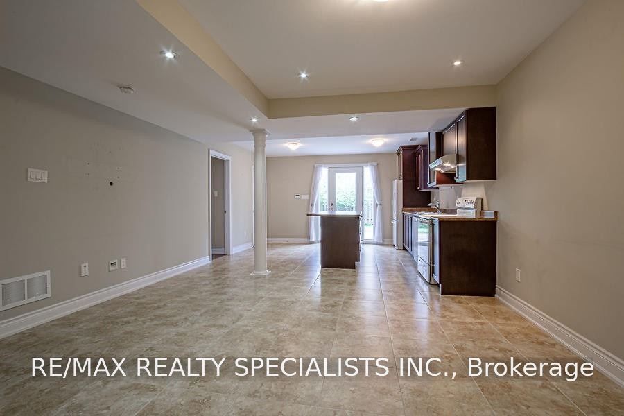 5768 Whitehorn Avenue Lower, Mississauga, ON L5V 1W1 photo 5