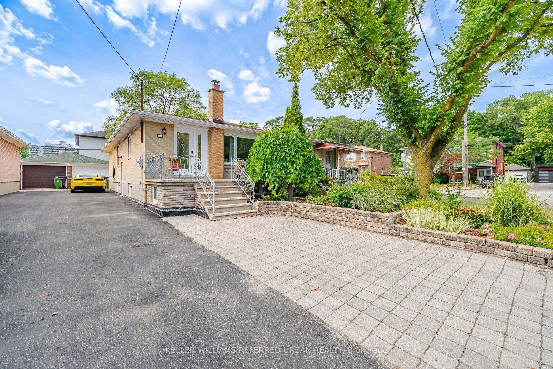 4 Cameo Crescent, Toronto, ON M6N 2K5 photo 2