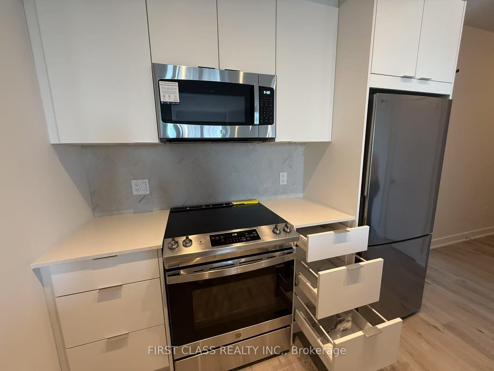 430 Square One Drive 908, Mississauga, ON L5B 0L6 photo 4