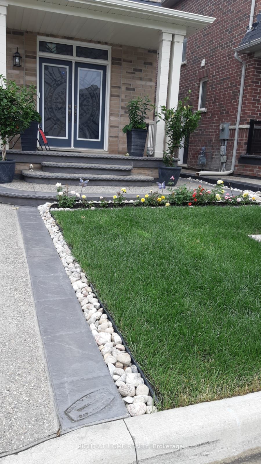 33 Abercrombie Crescent, Brampton, ON L7A 4N1 photo 2