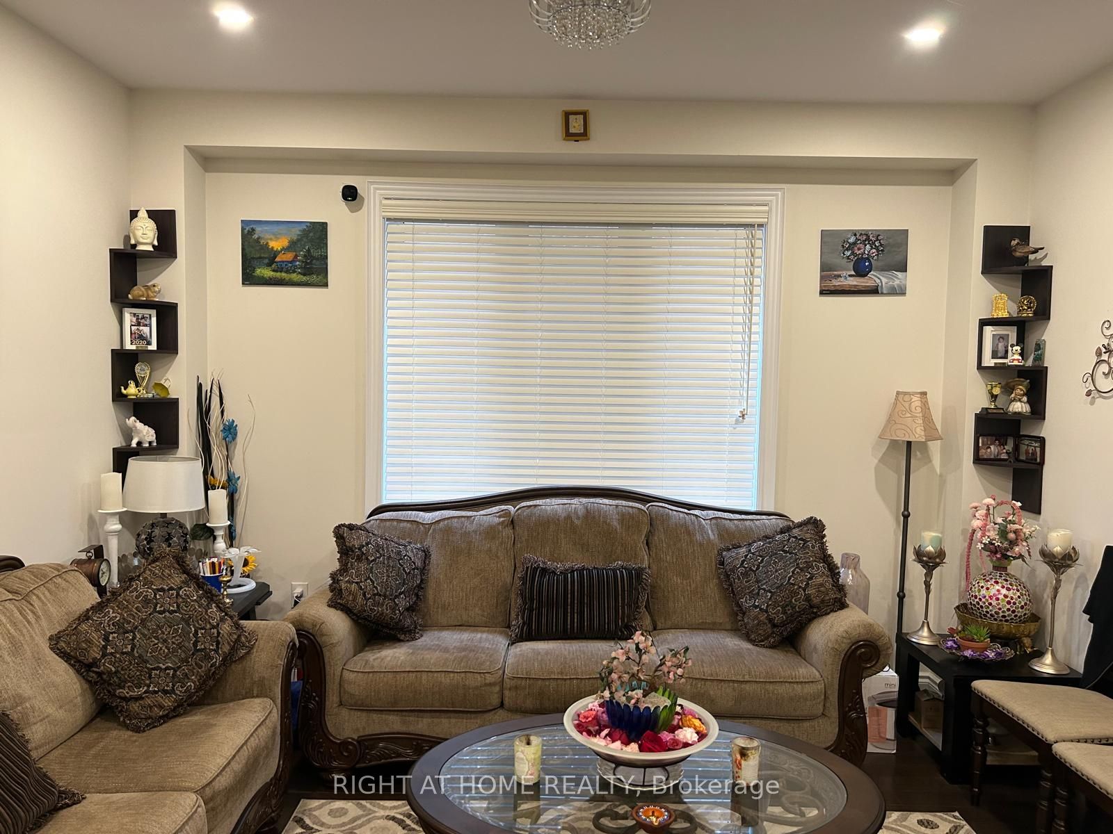 33 Abercrombie Crescent, Brampton, ON L7A 4N1 photo 4