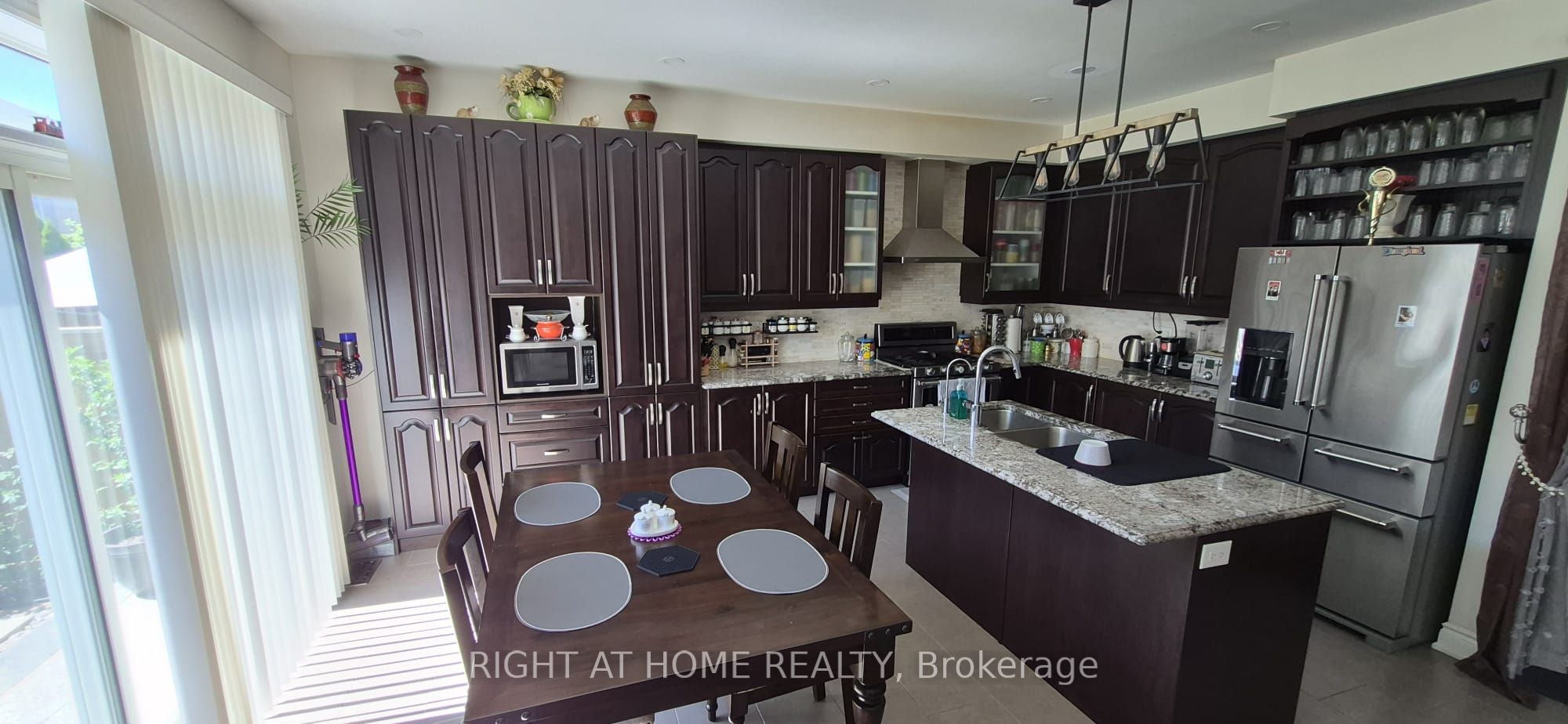 33 Abercrombie Crescent, Brampton, ON L7A 4N1 photo 5