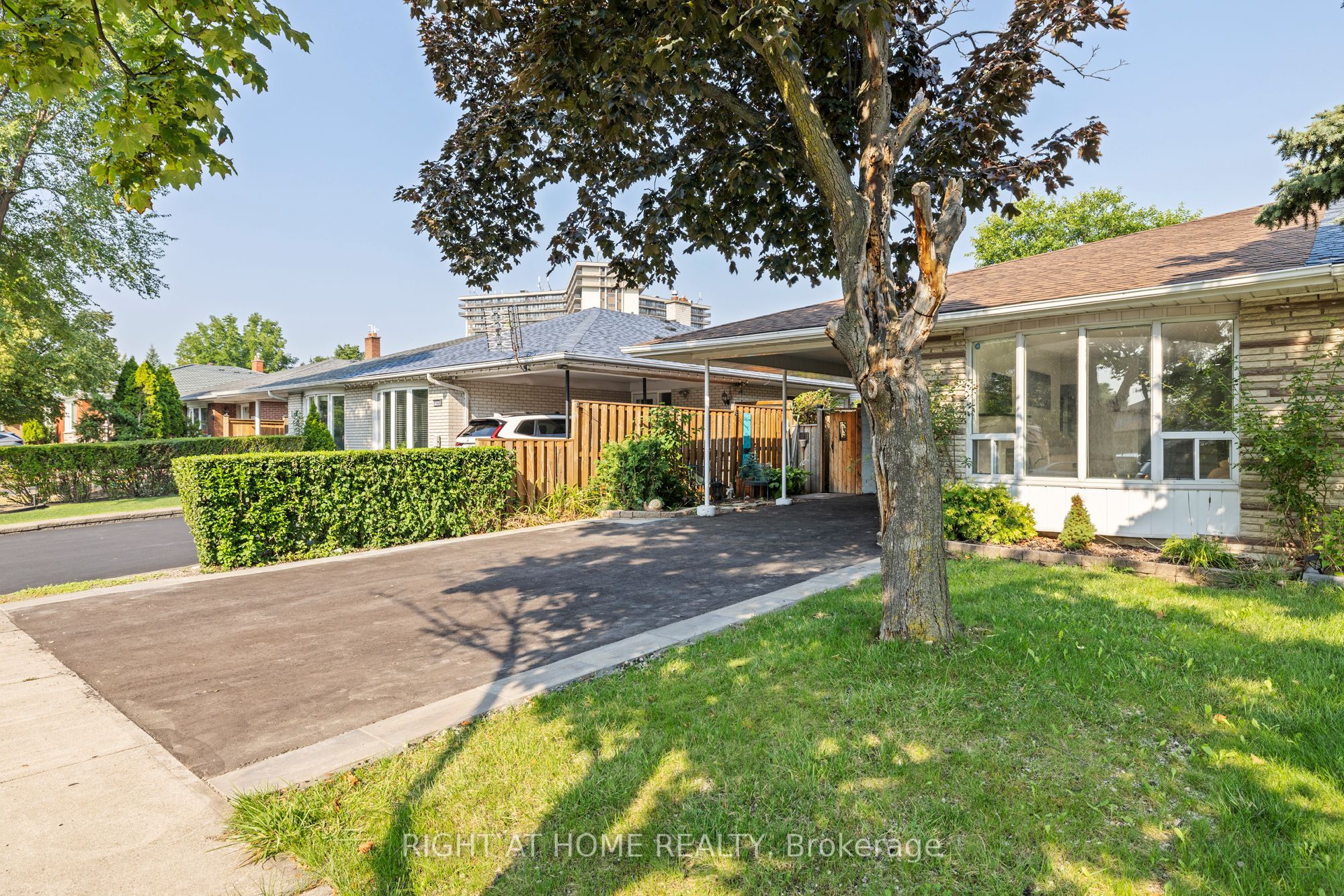 1147 Saturnia Crescent, Mississauga, ON L4Y 2M2 photo 2