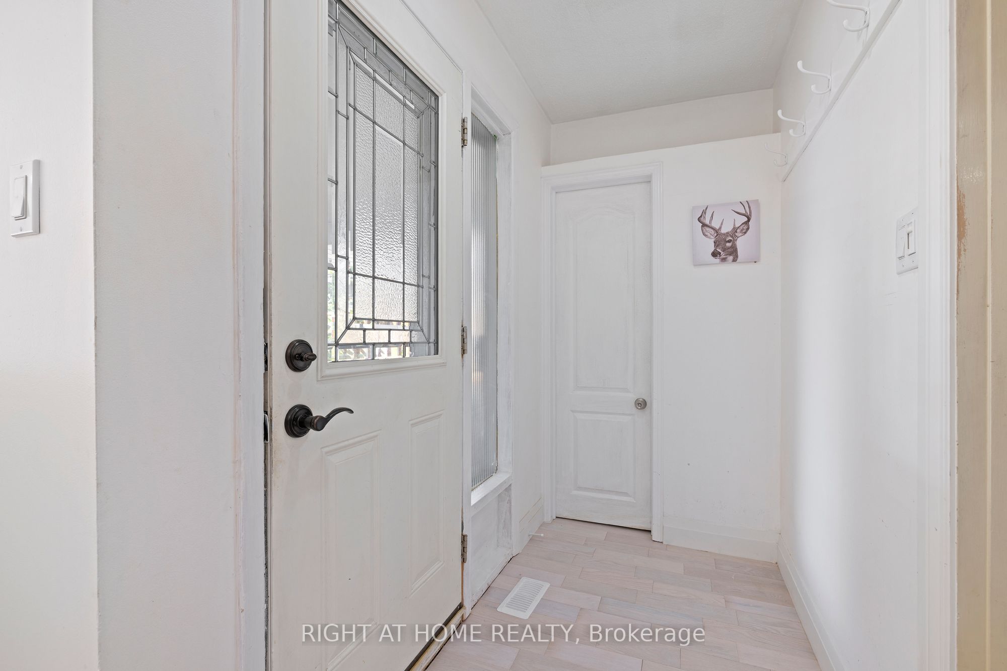1147 Saturnia Crescent, Mississauga, ON L4Y 2M2 photo 3