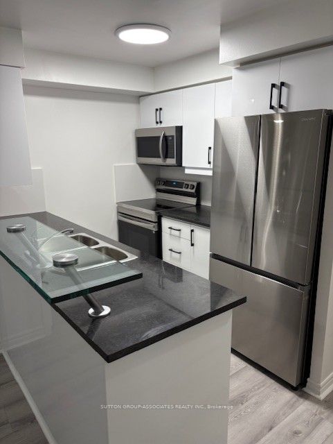 70 High Park Avenue 1406, Toronto, ON M6P 1A1 photo 2