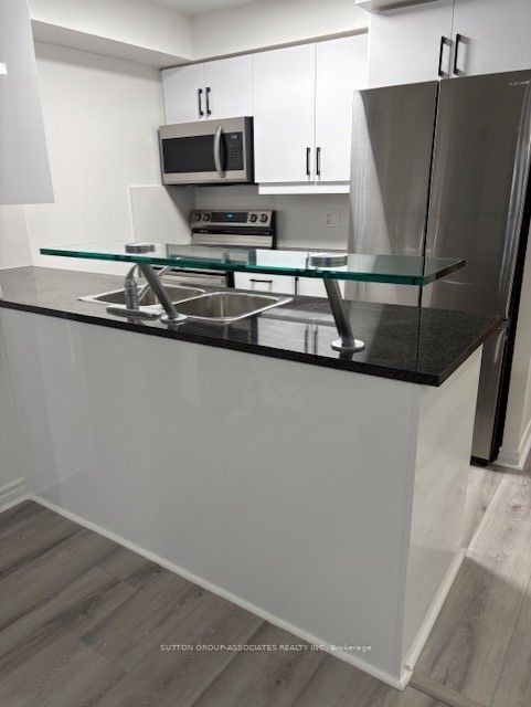 70 High Park Avenue 1406, Toronto, ON M6P 1A1 photo 3