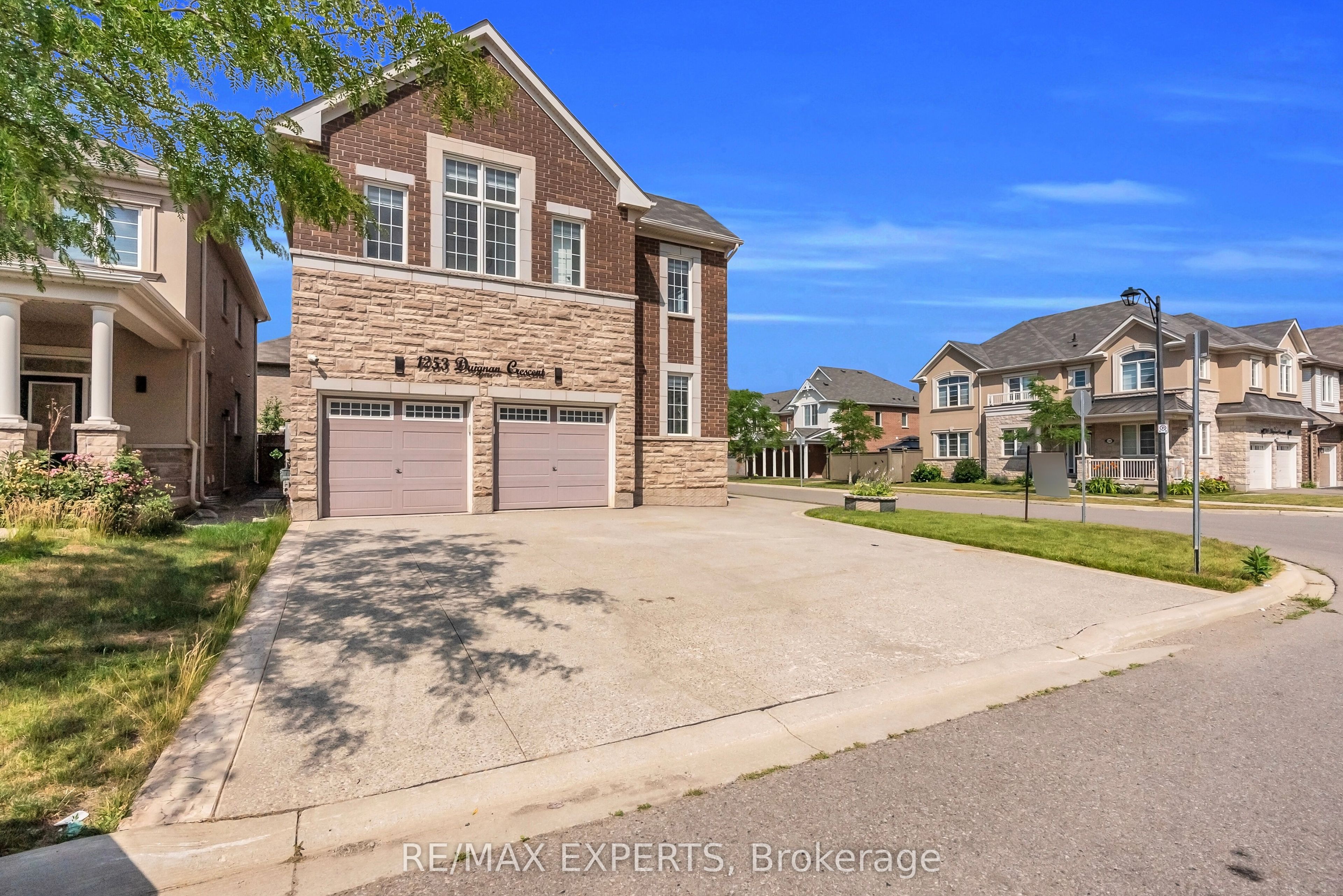 1253 Duignan Crescent, Milton, ON L9E 1C5 photo 3