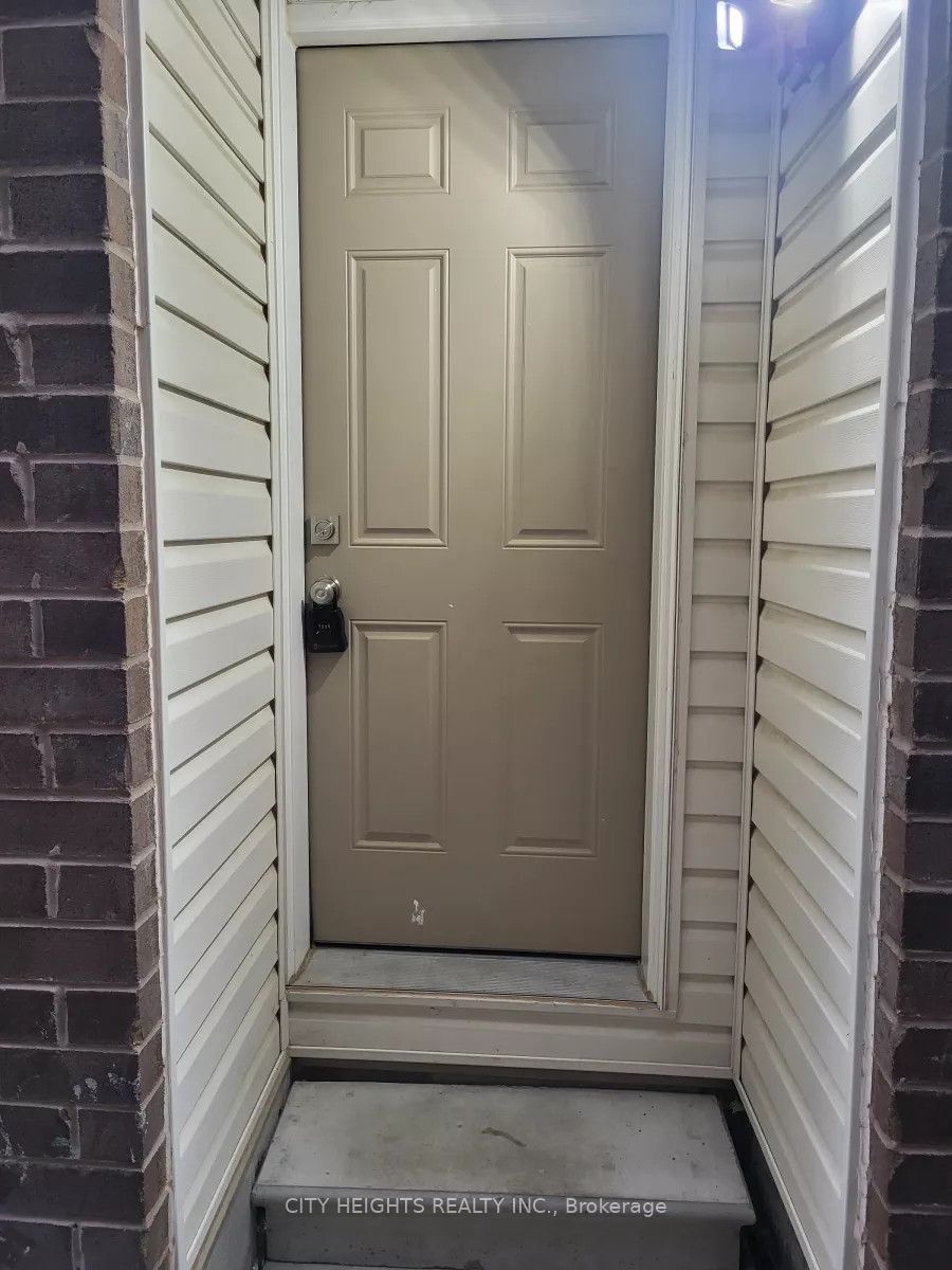 9 Fenchurch Drive Basement, Brampton, ON L7A 4G1 photo 2