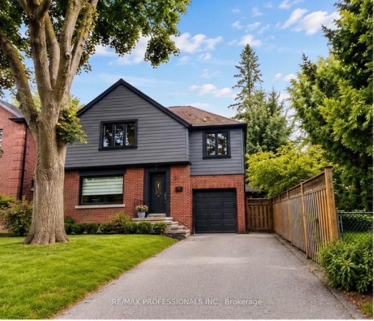 4 Winston Grove, Toronto, ON M8Y 2K8 photo 2