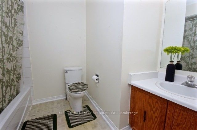 518 Galaxy Court, Mississauga, ON L5R 2R2 photo 5