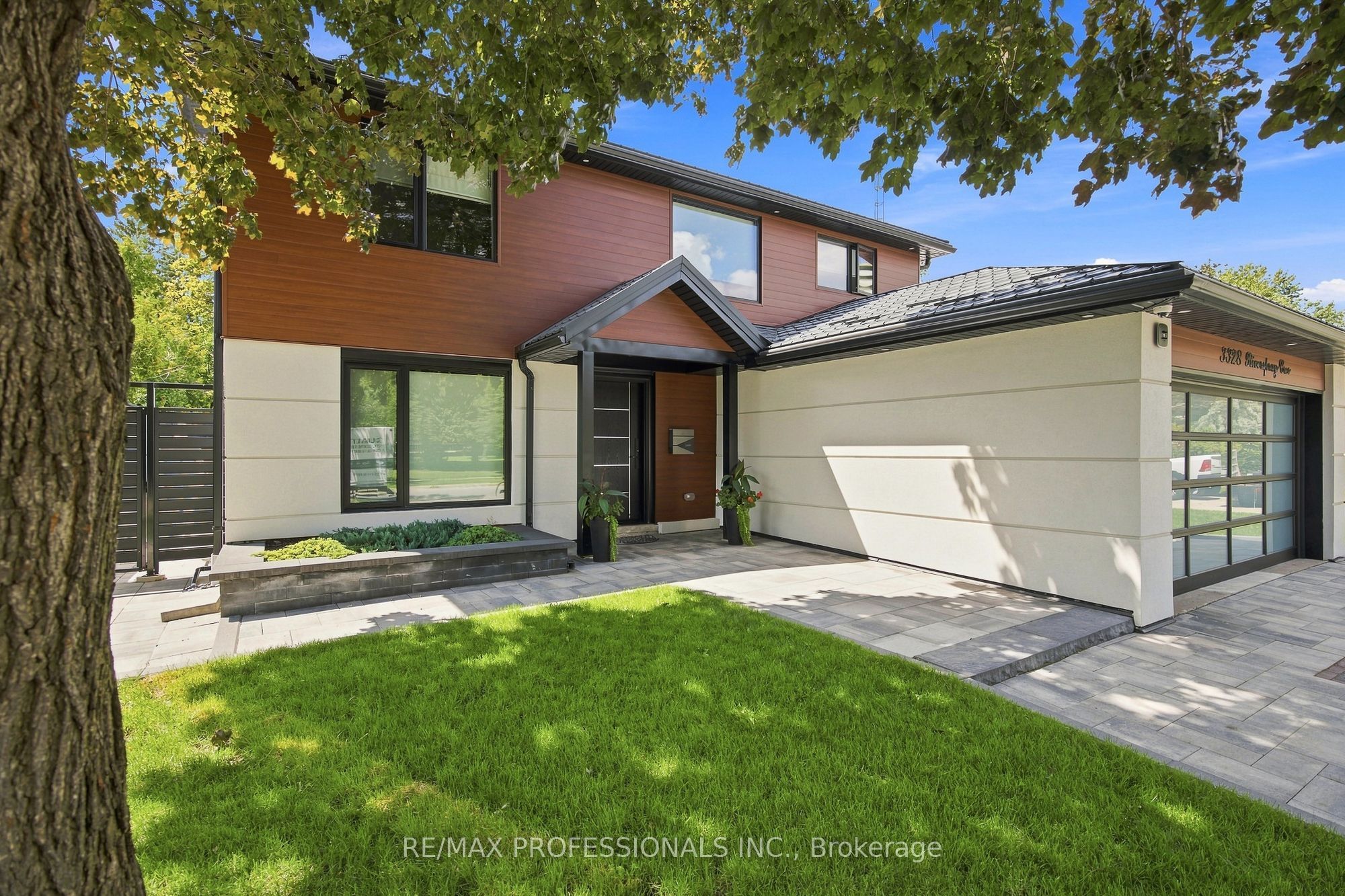 3328 Riverspray Crescent, Mississauga, ON L4Y 3M4 photo 3