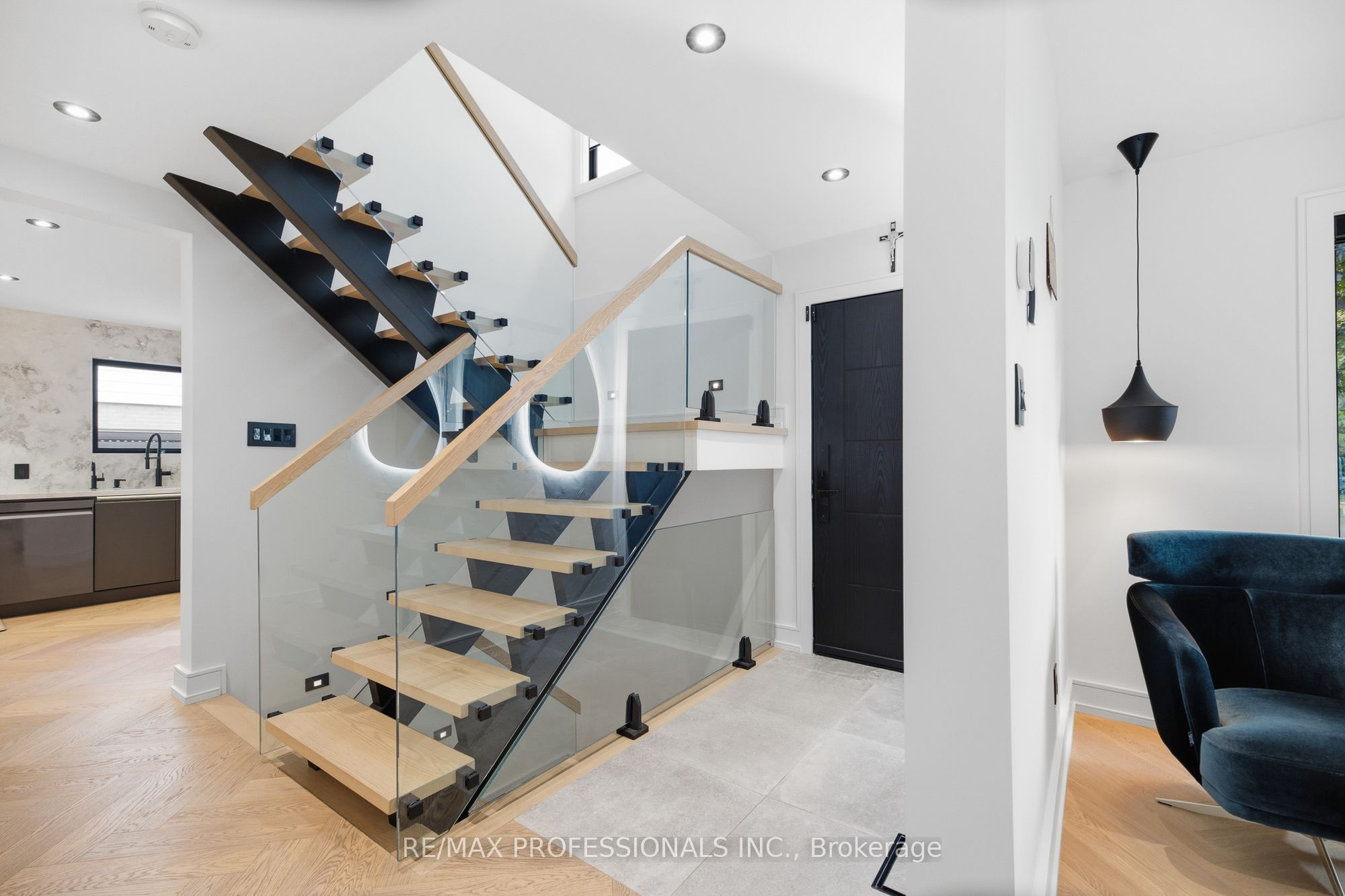 3328 Riverspray Crescent, Mississauga, ON L4Y 3M4 photo 4