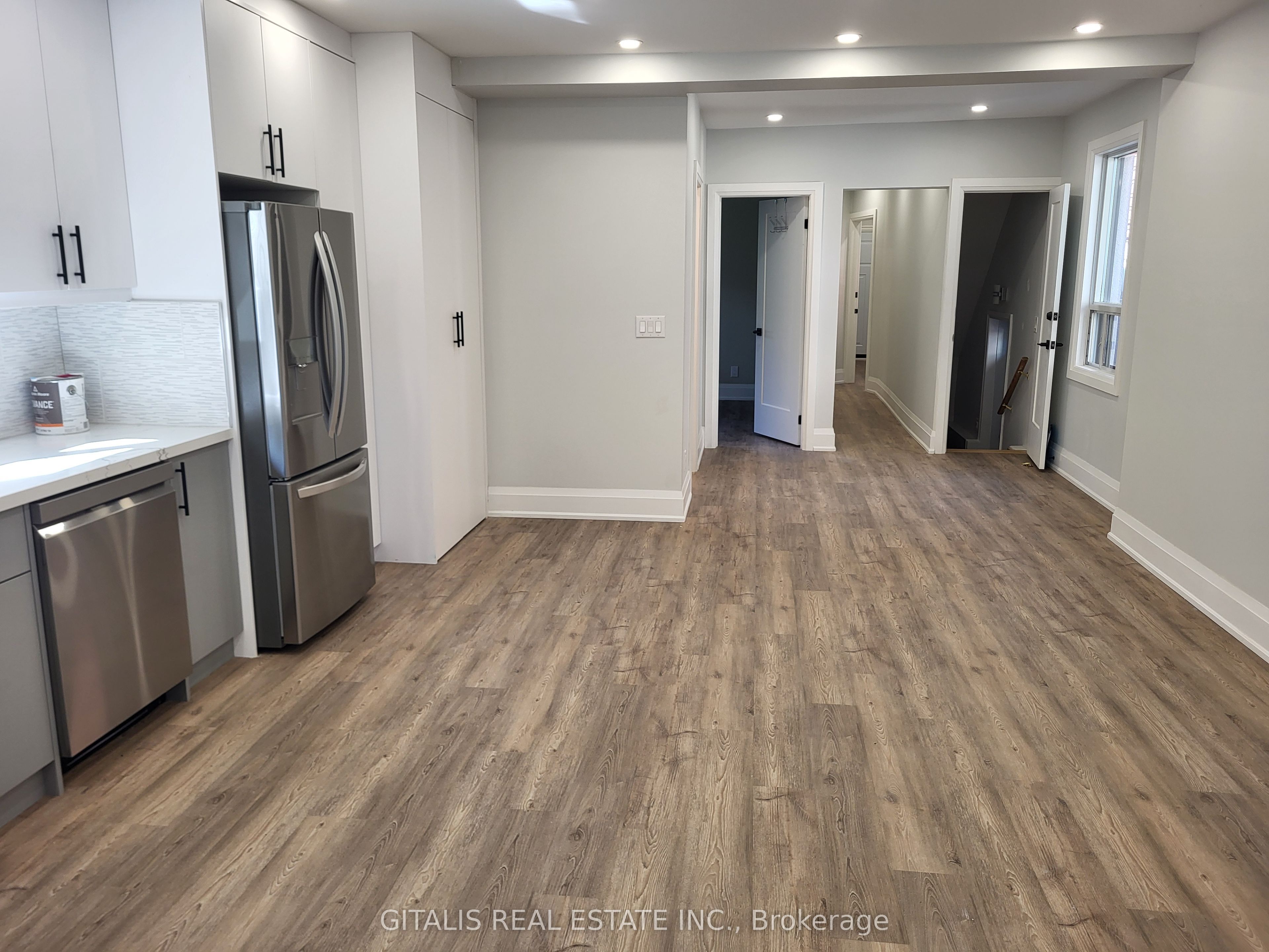 195 Oakmount Road N Main Floor, Toronto, ON M6P 2N1 photo 3