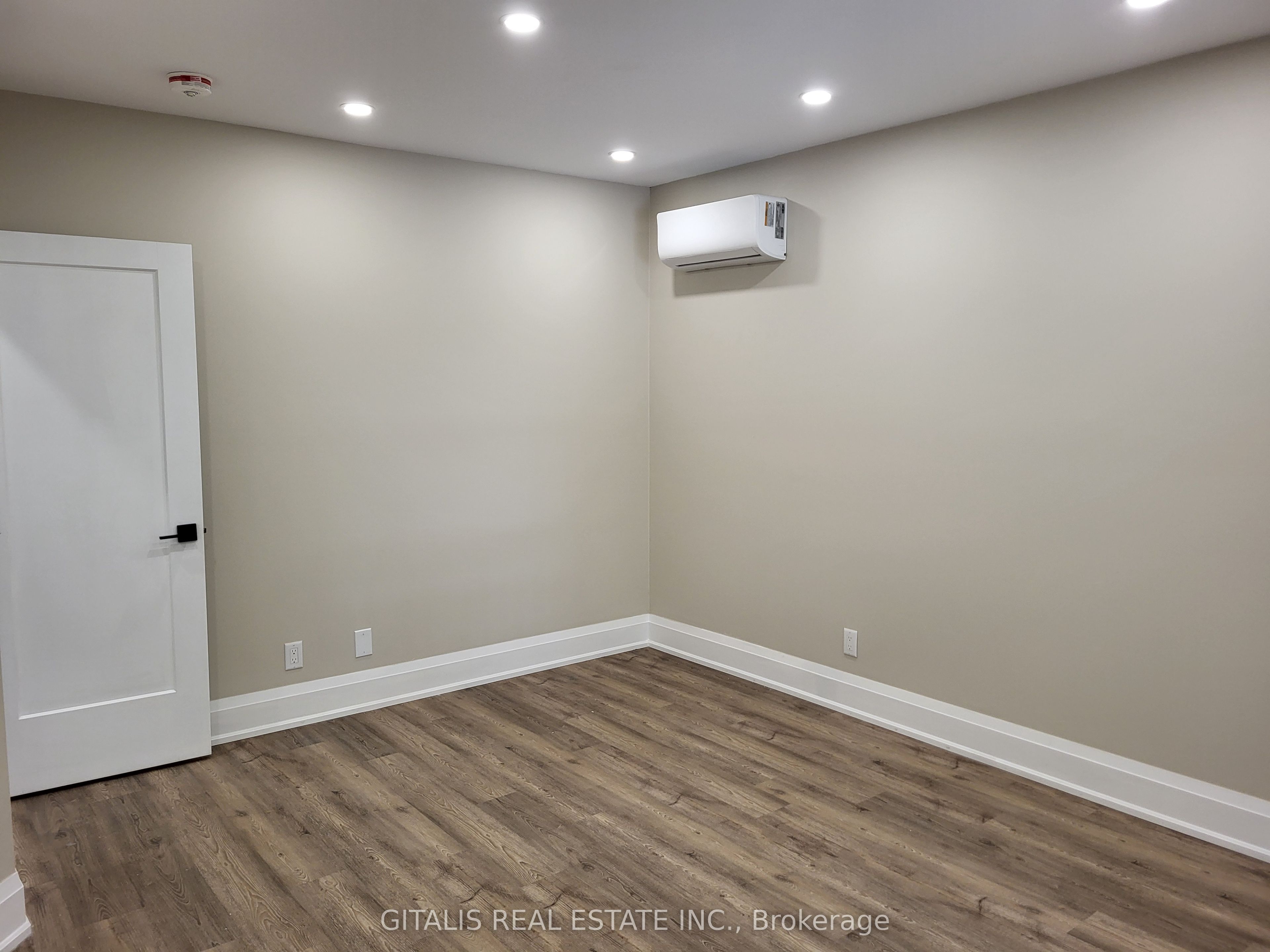 195 Oakmount Road N Main Floor, Toronto, ON M6P 2N1 photo 5