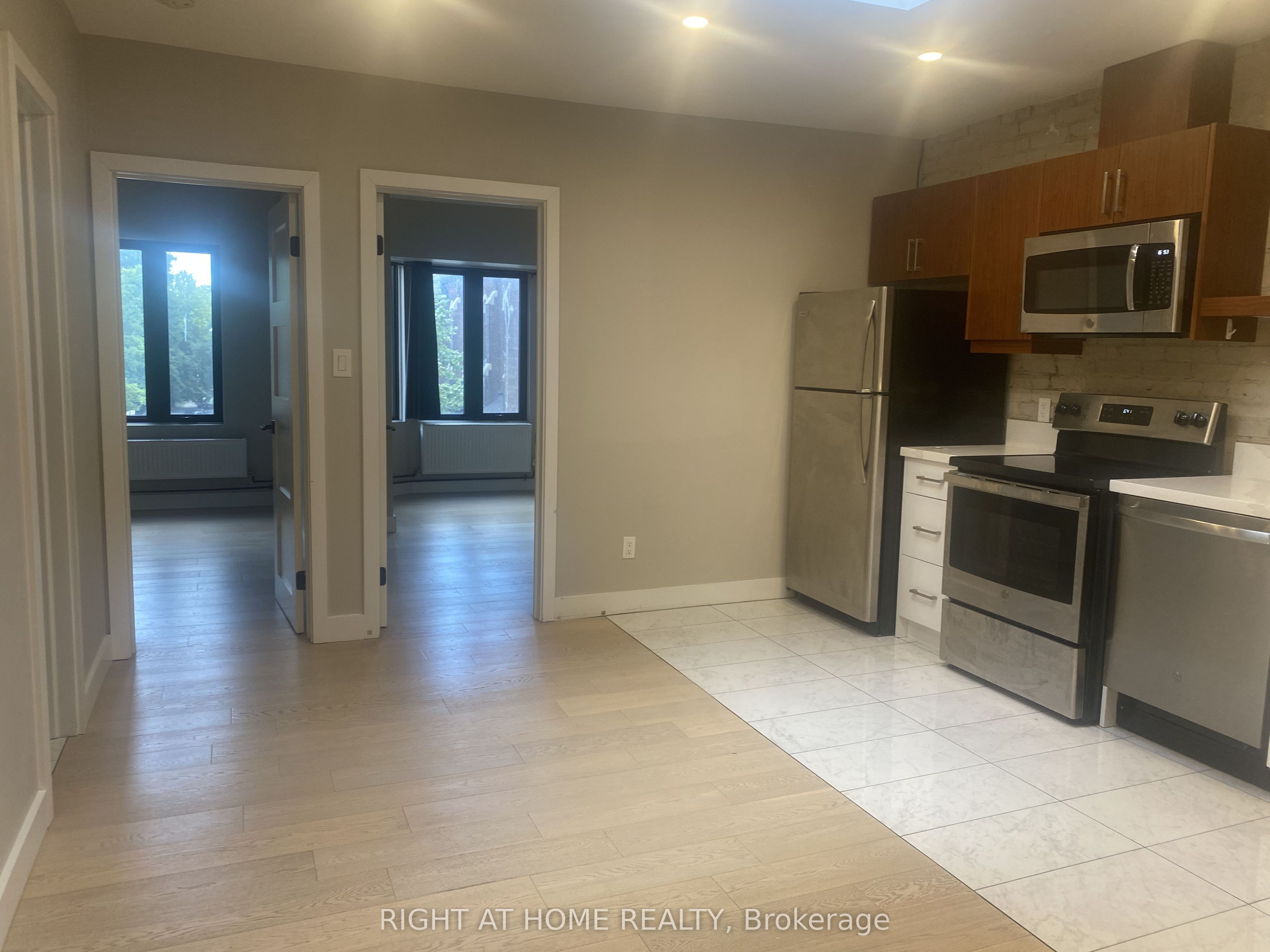 1022 Bloor Street W 3A, Toronto, ON M6H 1M2 photo 4