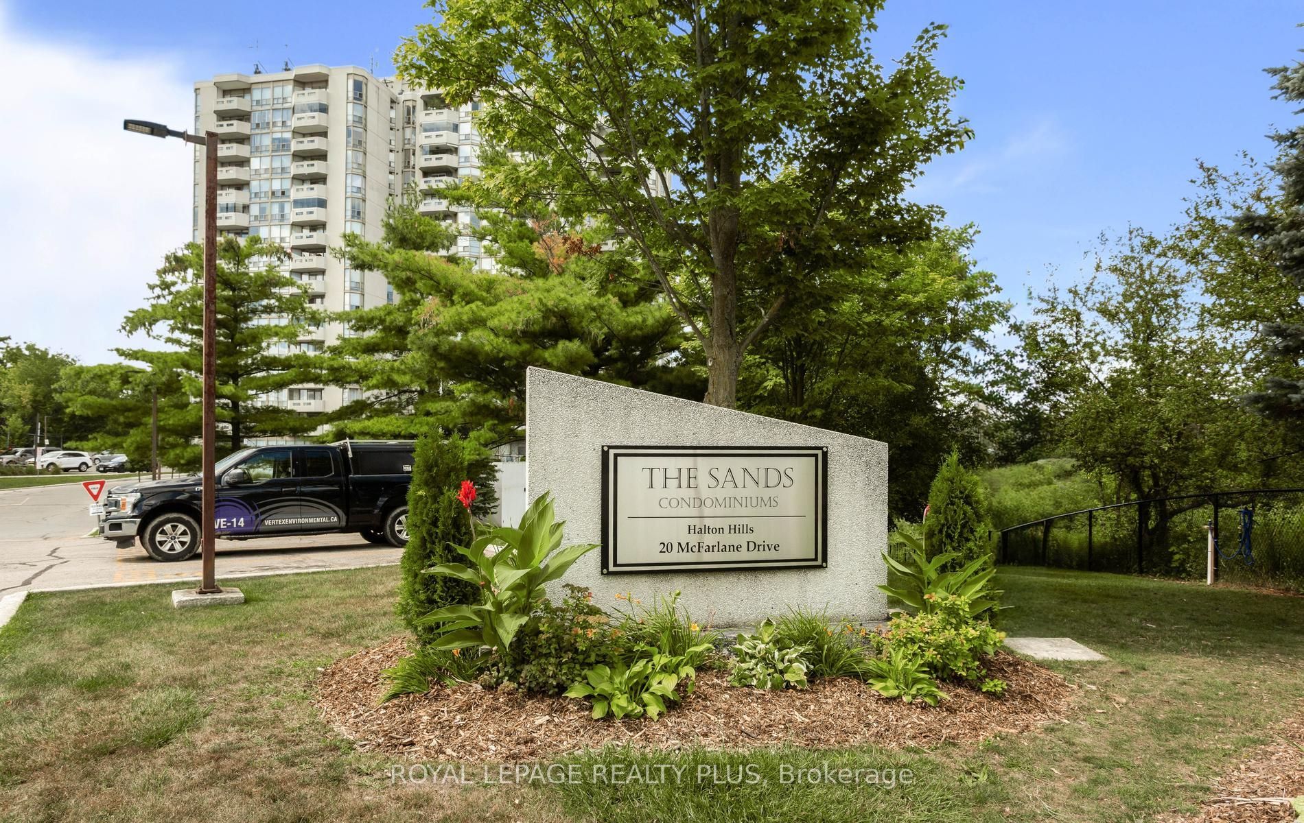 20 MCFARLANE Drive 1610, Halton Hills, ON L7G 5J8 photo 2