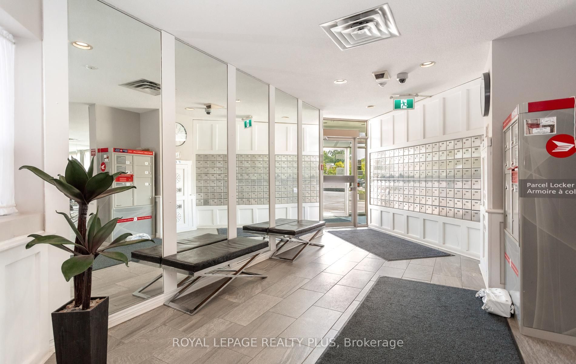 20 MCFARLANE Drive 1610, Halton Hills, ON L7G 5J8 photo 4