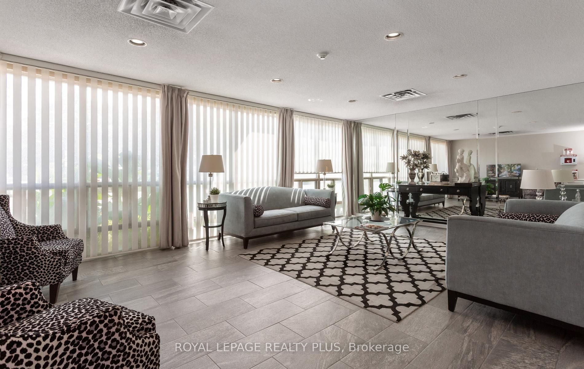 20 MCFARLANE Drive 1610, Halton Hills, ON L7G 5J8 photo 5
