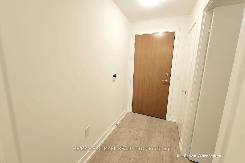 30 Shore Breeze Drive 922, Toronto, ON M8V 0J1 photo 2