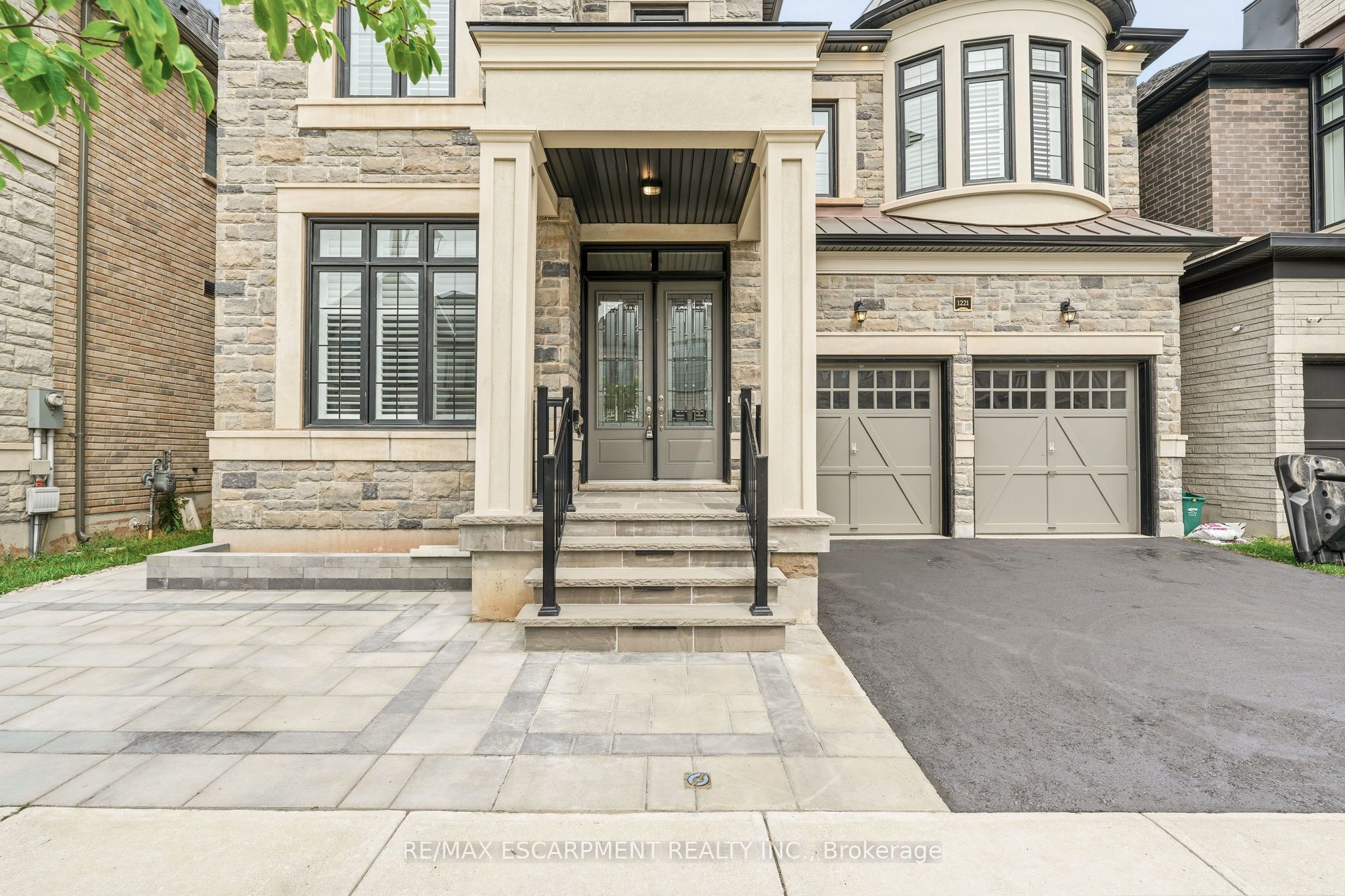 1221 Ironbridge Road, Oakville, ON L6M 5M5 photo 2