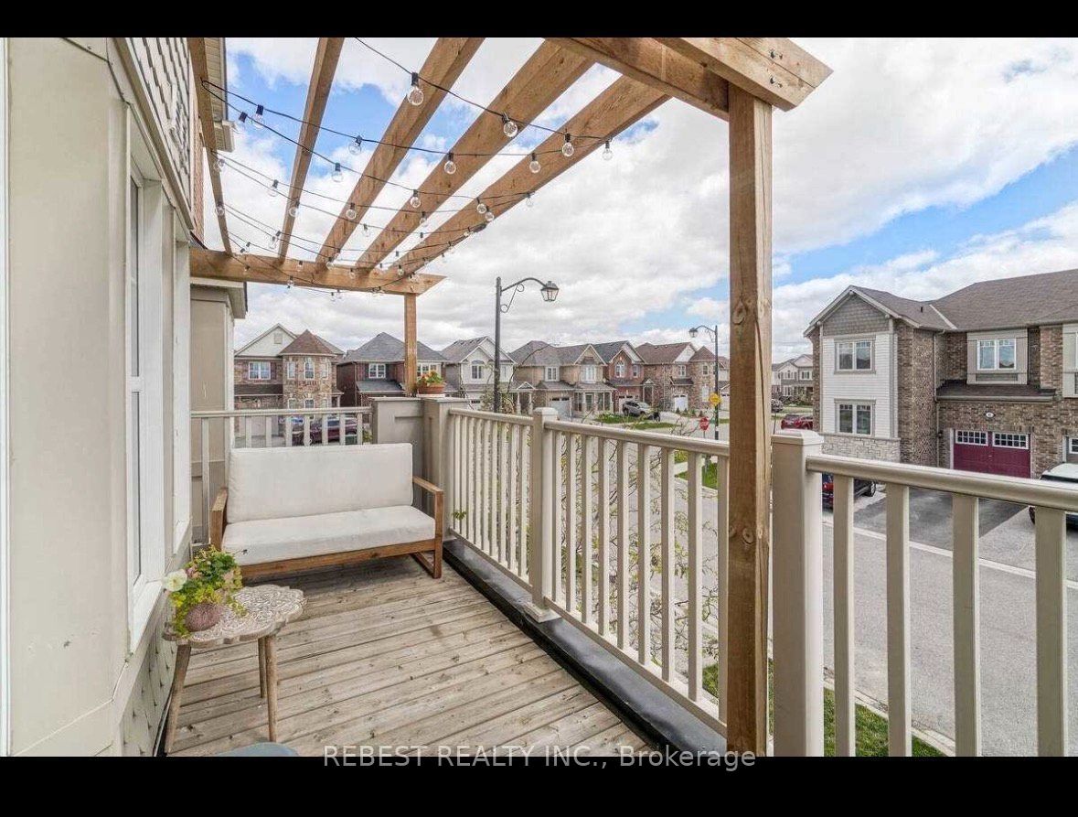 7 Reichert Court, Milton, ON L9T 8R6 photo 2