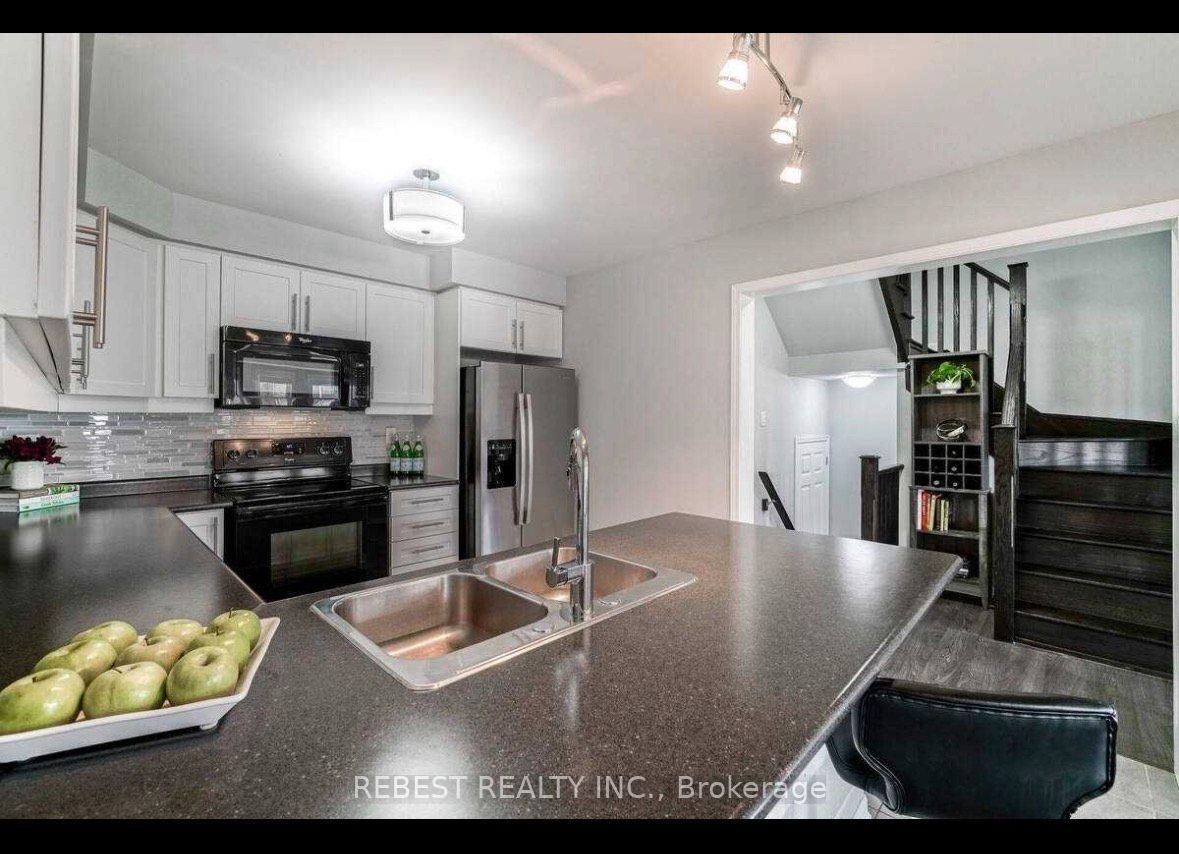 7 Reichert Court, Milton, ON L9T 8R6 photo 4