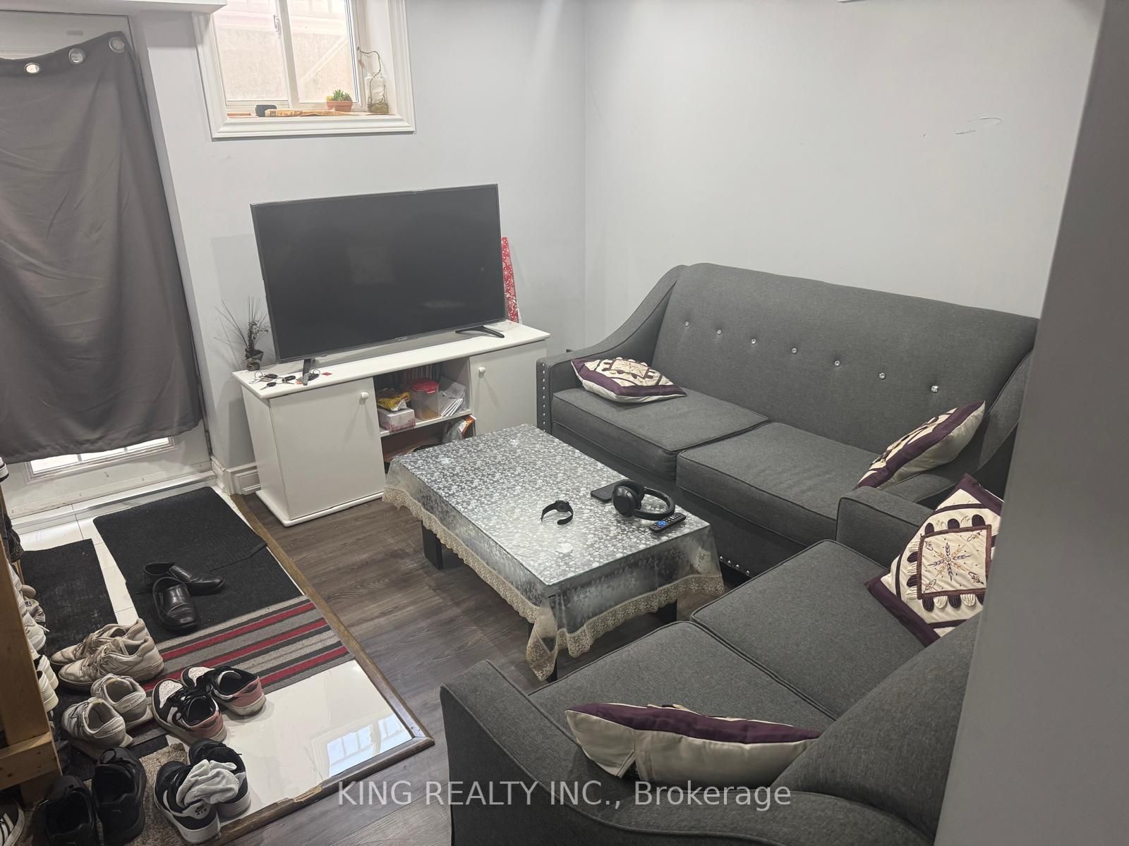 8 Ferncroft Place Basement, Brampton, ON L7A 2Z6 photo 2