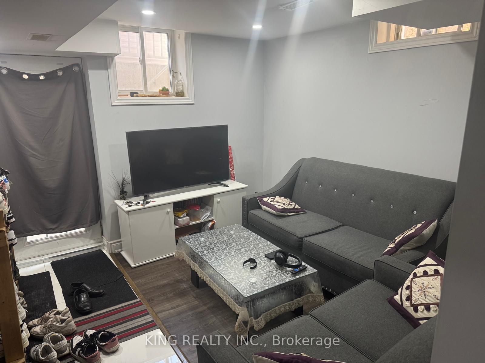 8 Ferncroft Place Basement, Brampton, ON L7A 2Z6 photo 3
