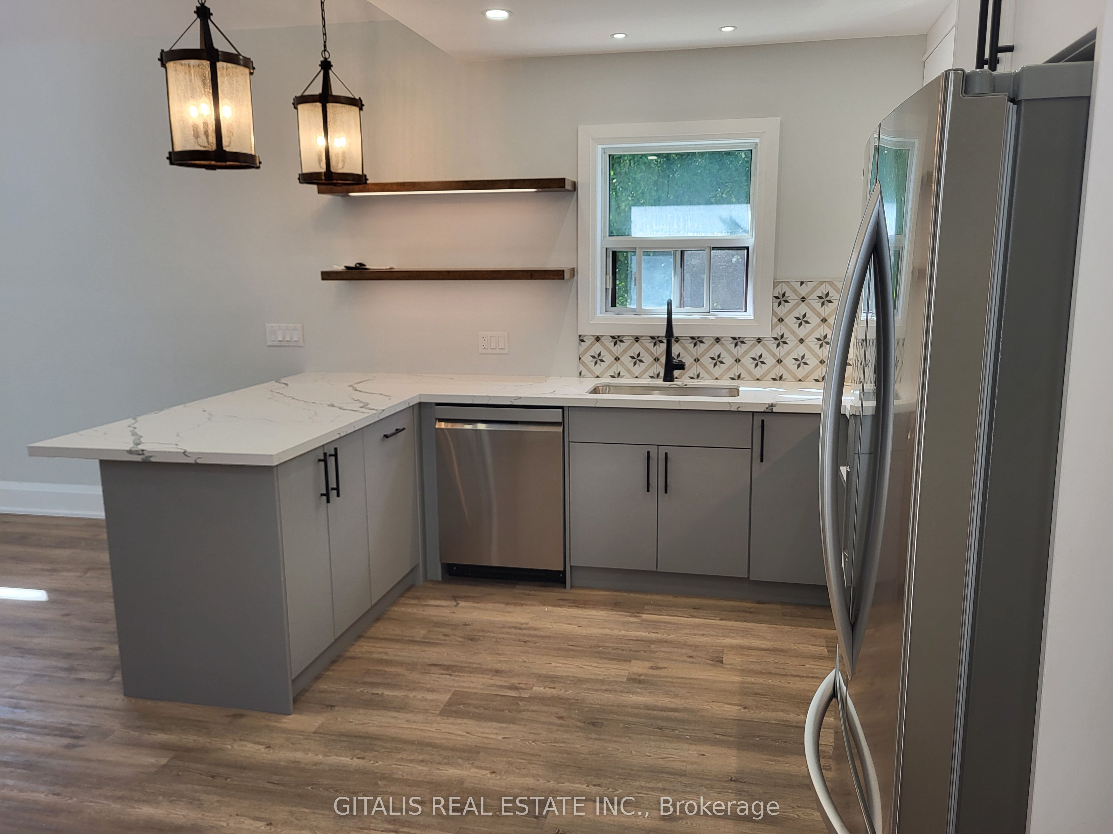 195 Oakmount Road N Upstairs, Toronto, ON M6P 2N1