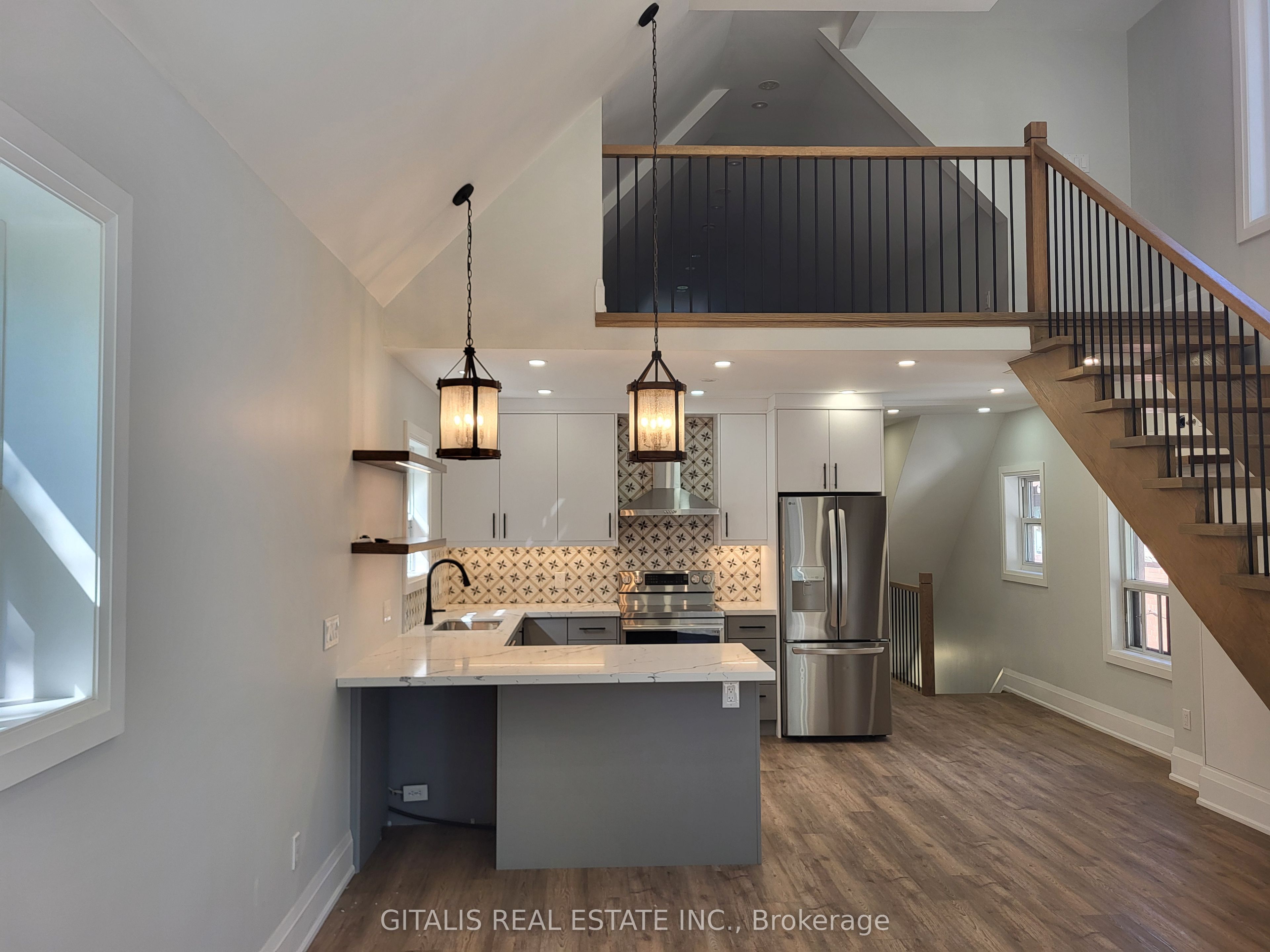 195 Oakmount Road N Upstairs, Toronto, ON M6P 2N1 photo 2