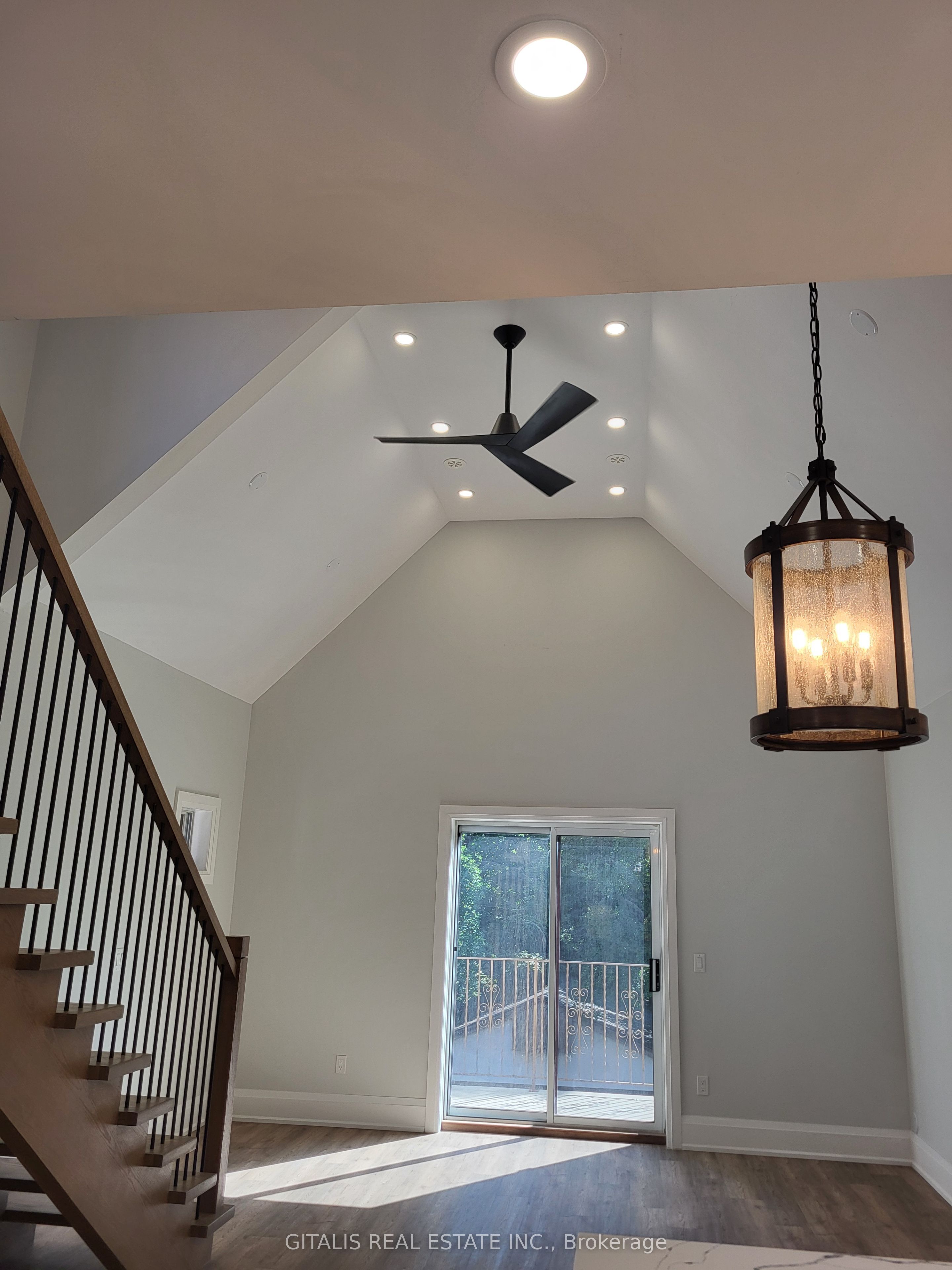 195 Oakmount Road N Upstairs, Toronto, ON M6P 2N1 photo 4
