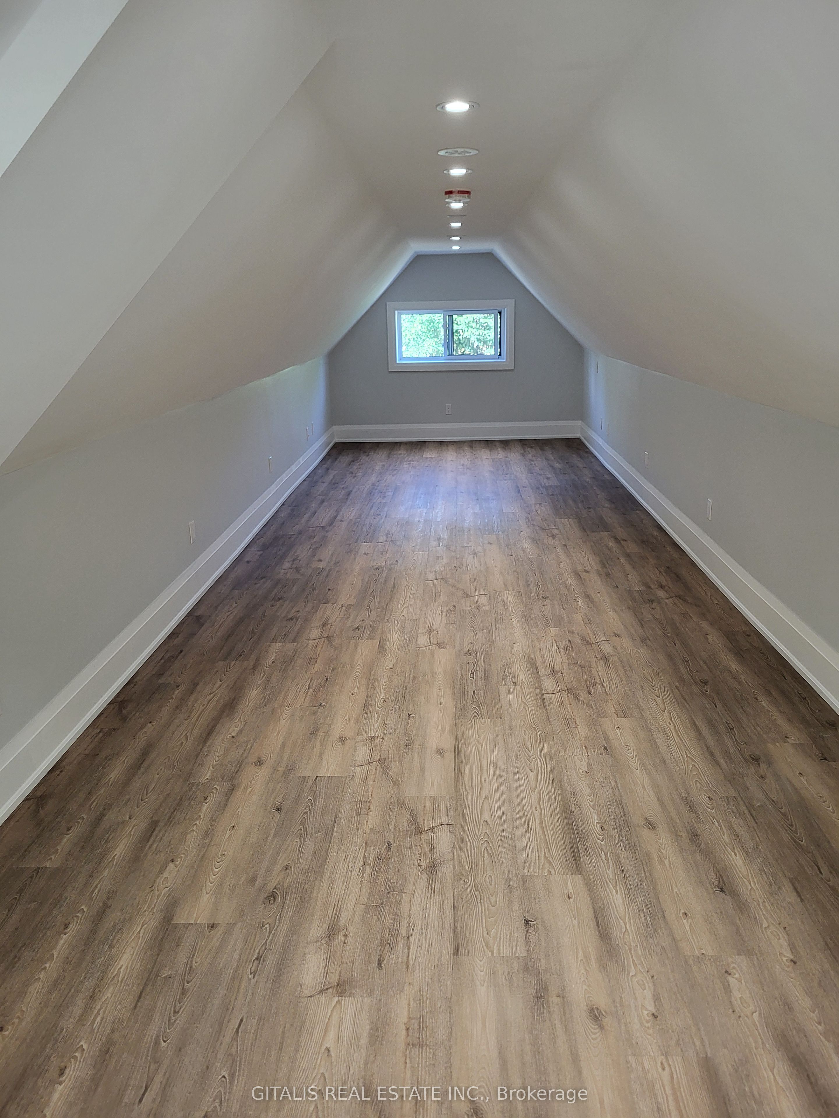 195 Oakmount Road N Upstairs, Toronto, ON M6P 2N1 photo 5