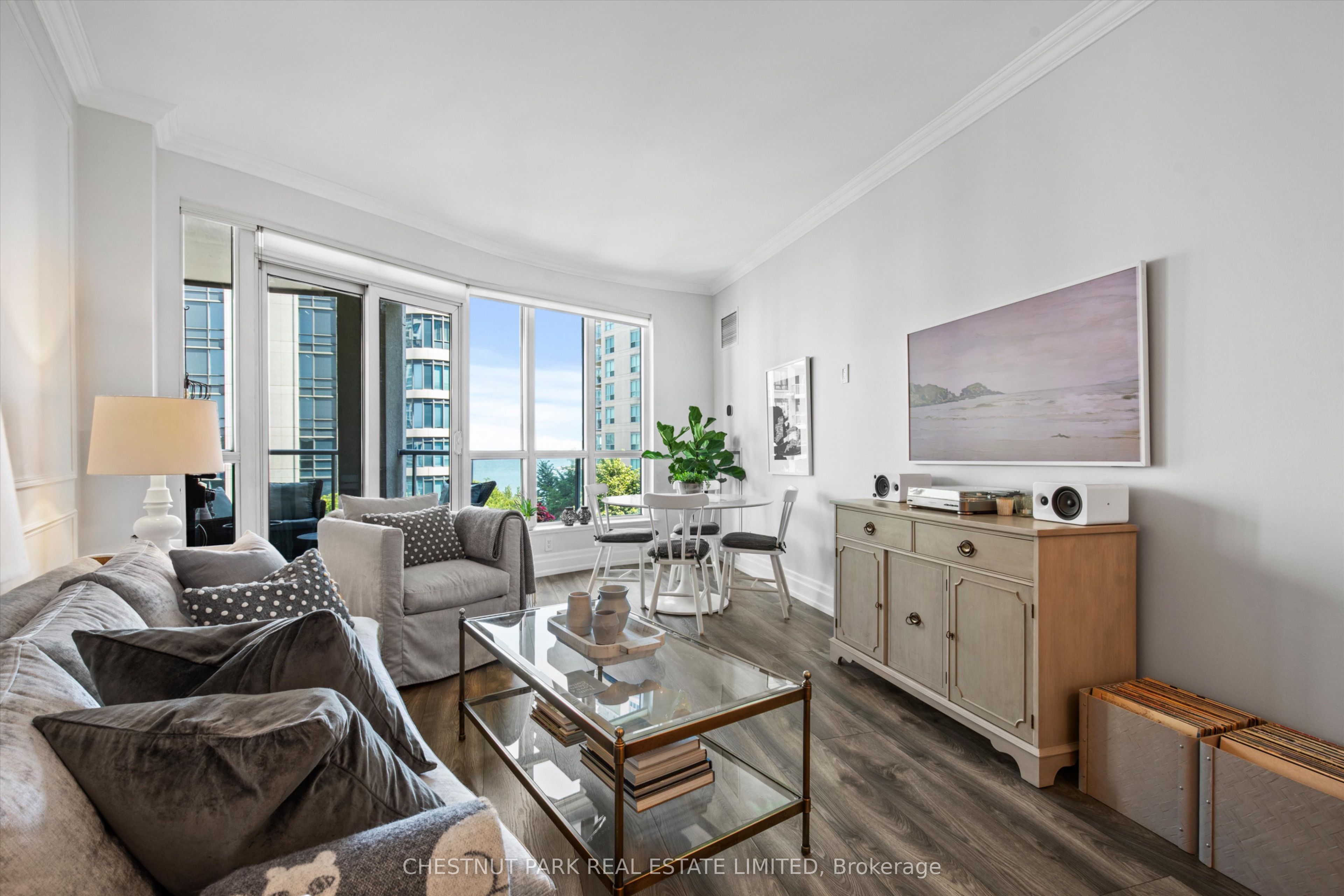 2087 Lake Shore Boulevard W 604, Toronto, ON M8V 4G3 photo 2