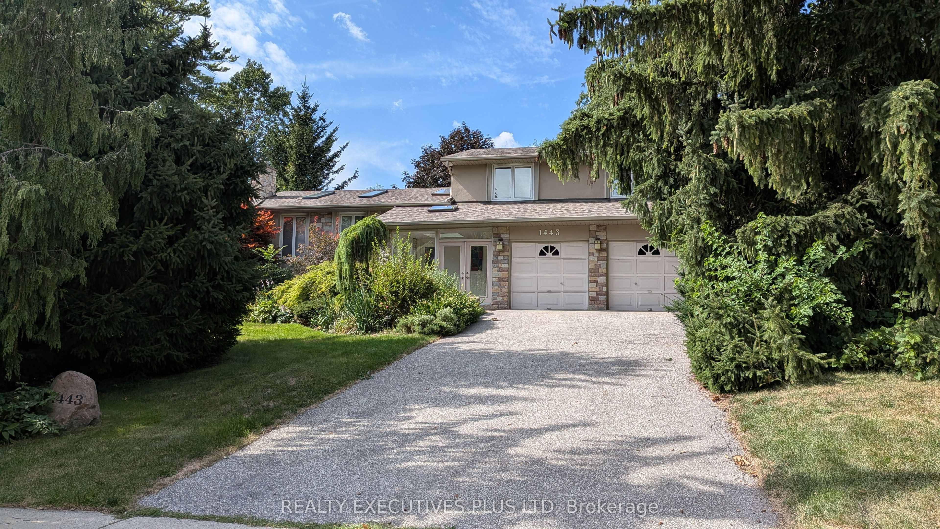1443 Birchwood Drive, Mississauga, ON L5J 1T3 photo 2