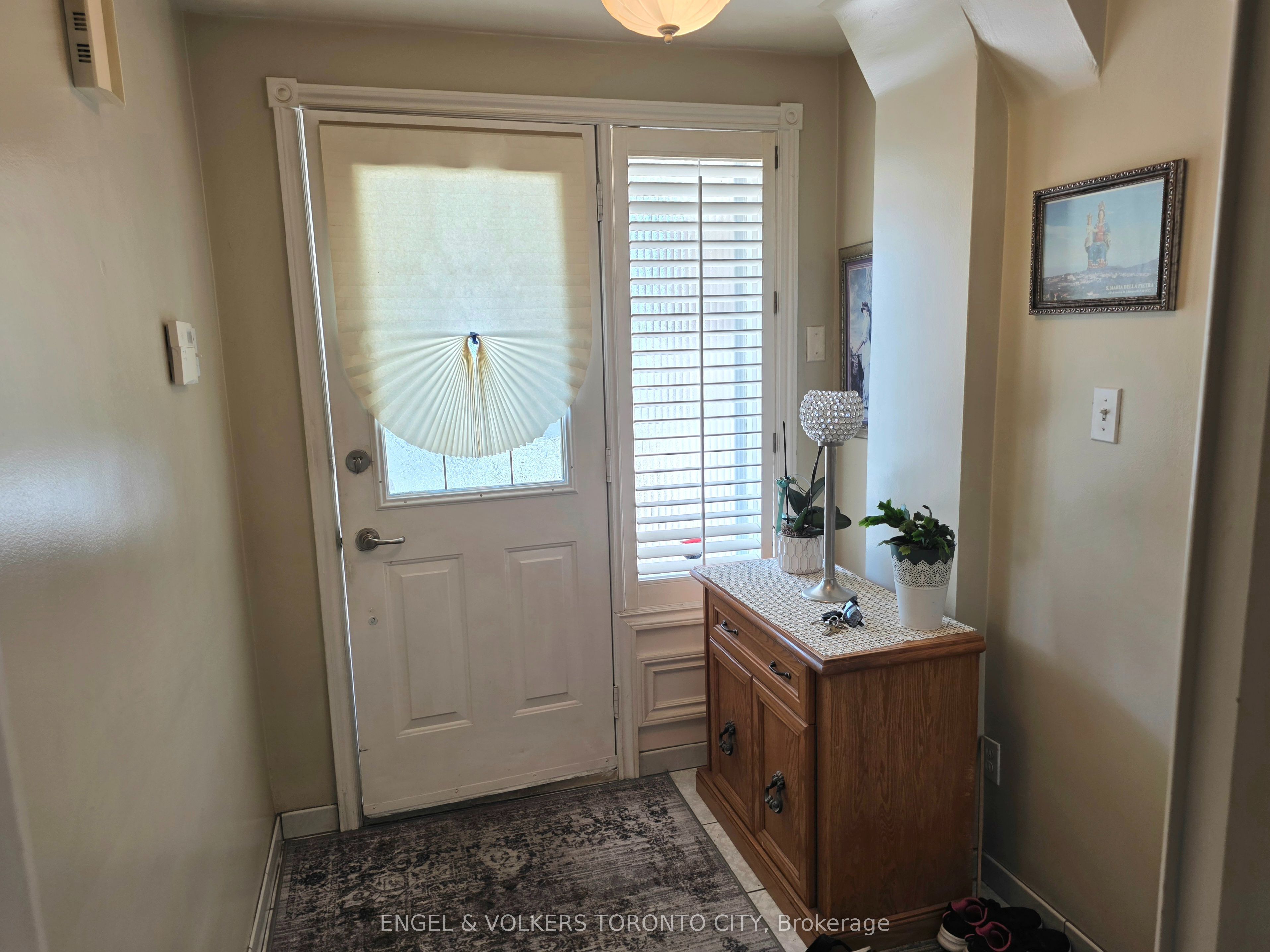 130 Shoreham Drive Lower, Toronto, ON M3N 1S9 photo 3