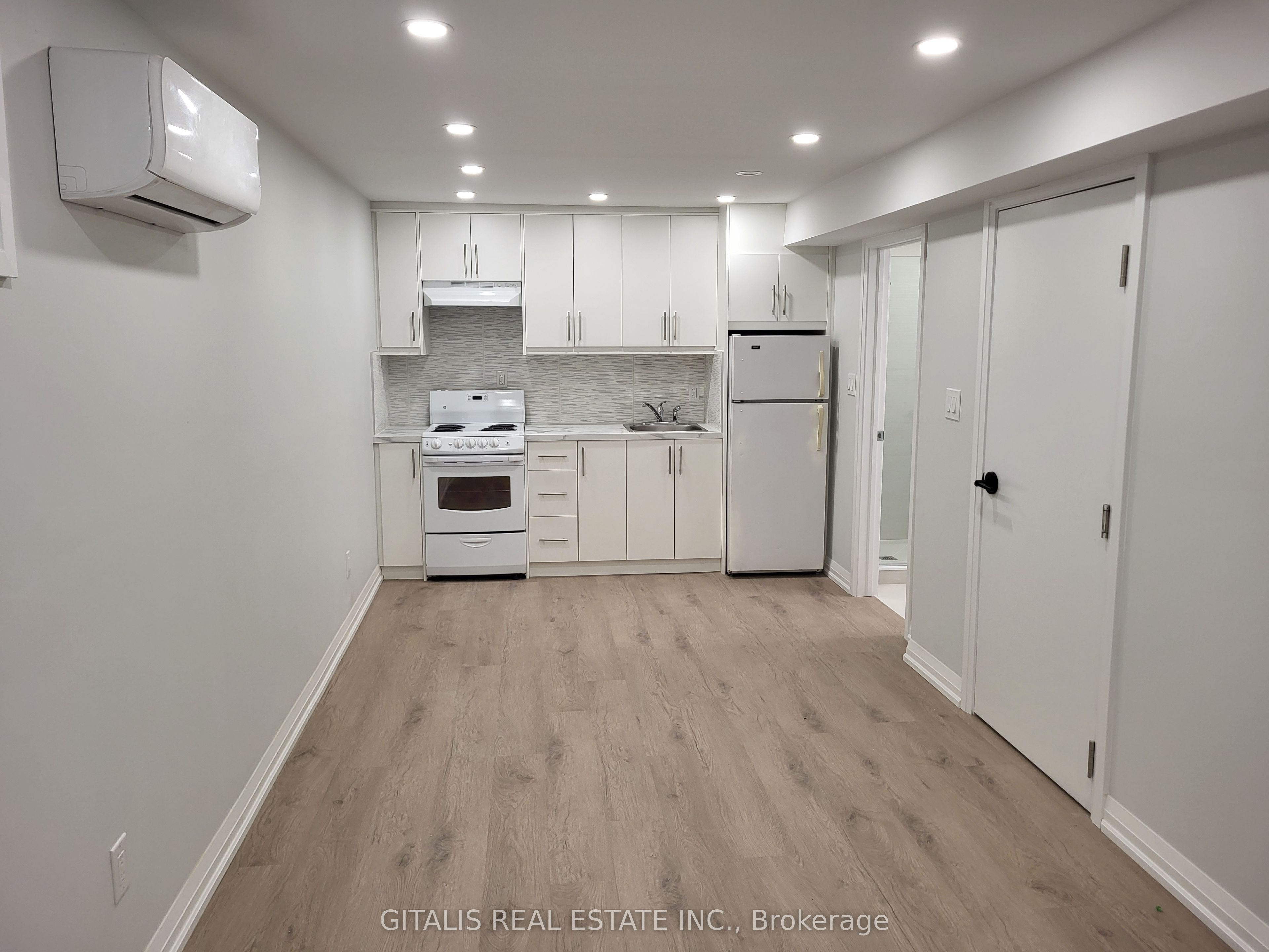 195 Oakmount Road N B2, Toronto, ON M6P 2N1 photo 3
