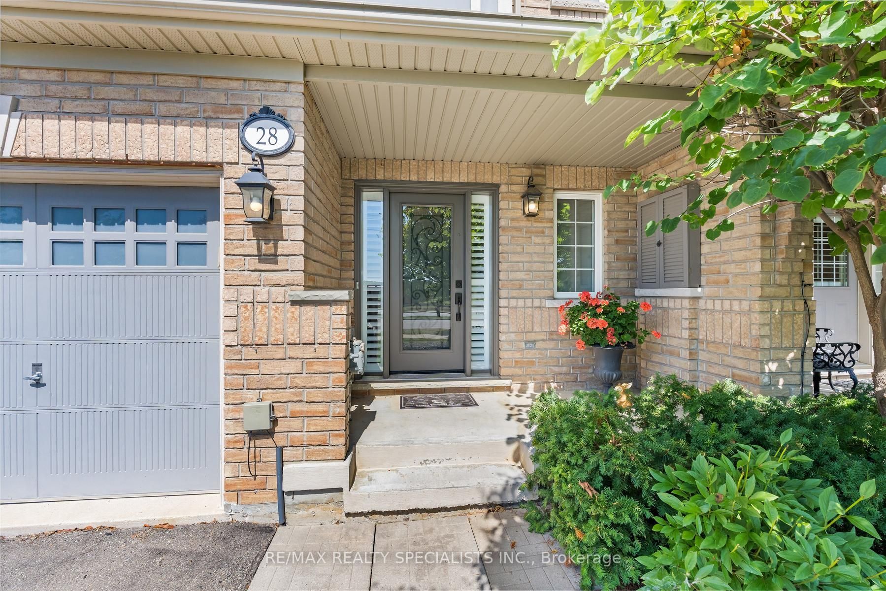 28 Chetholme Place, Halton Hills, ON L7G 0E1 photo 2
