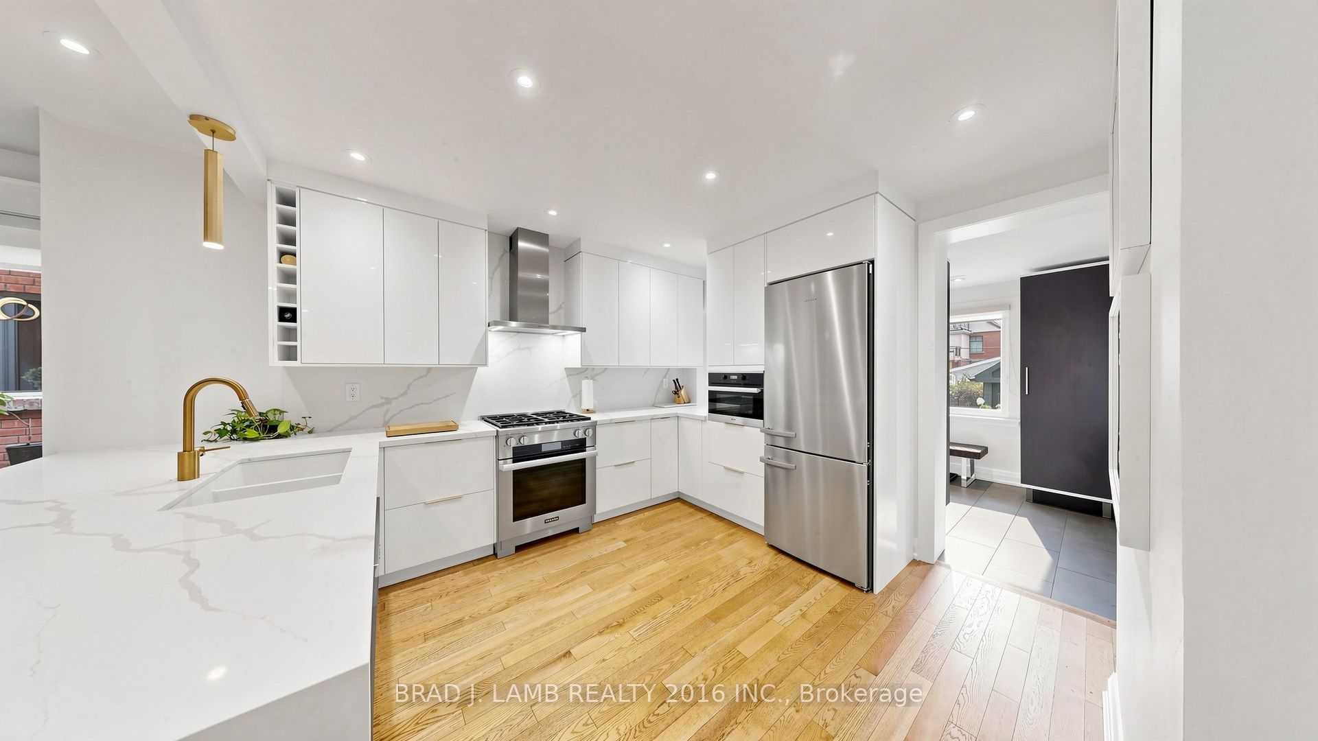 154 Fairview Avenue, Toronto, ON M6P 3A5 photo 4