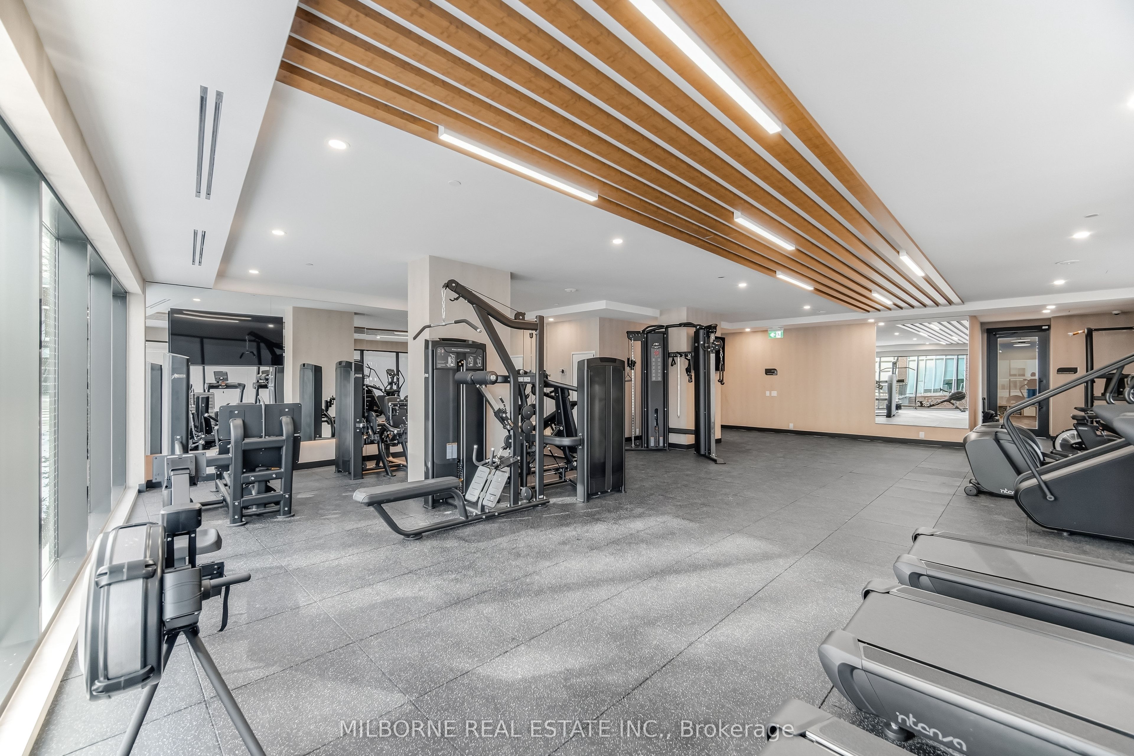1660 Bloor Street W 909, Toronto, ON M6P 1A8 photo 5