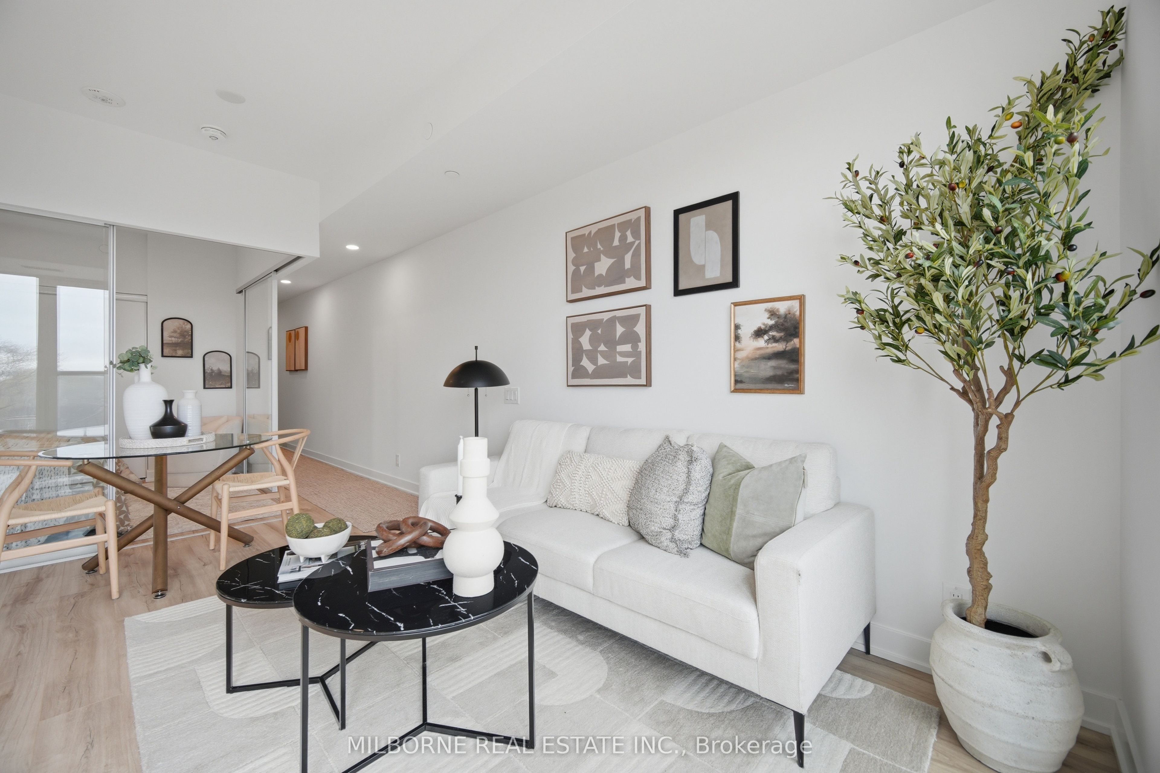 1660 Bloor Street W 708, Toronto, ON M6P 1A8 photo 4