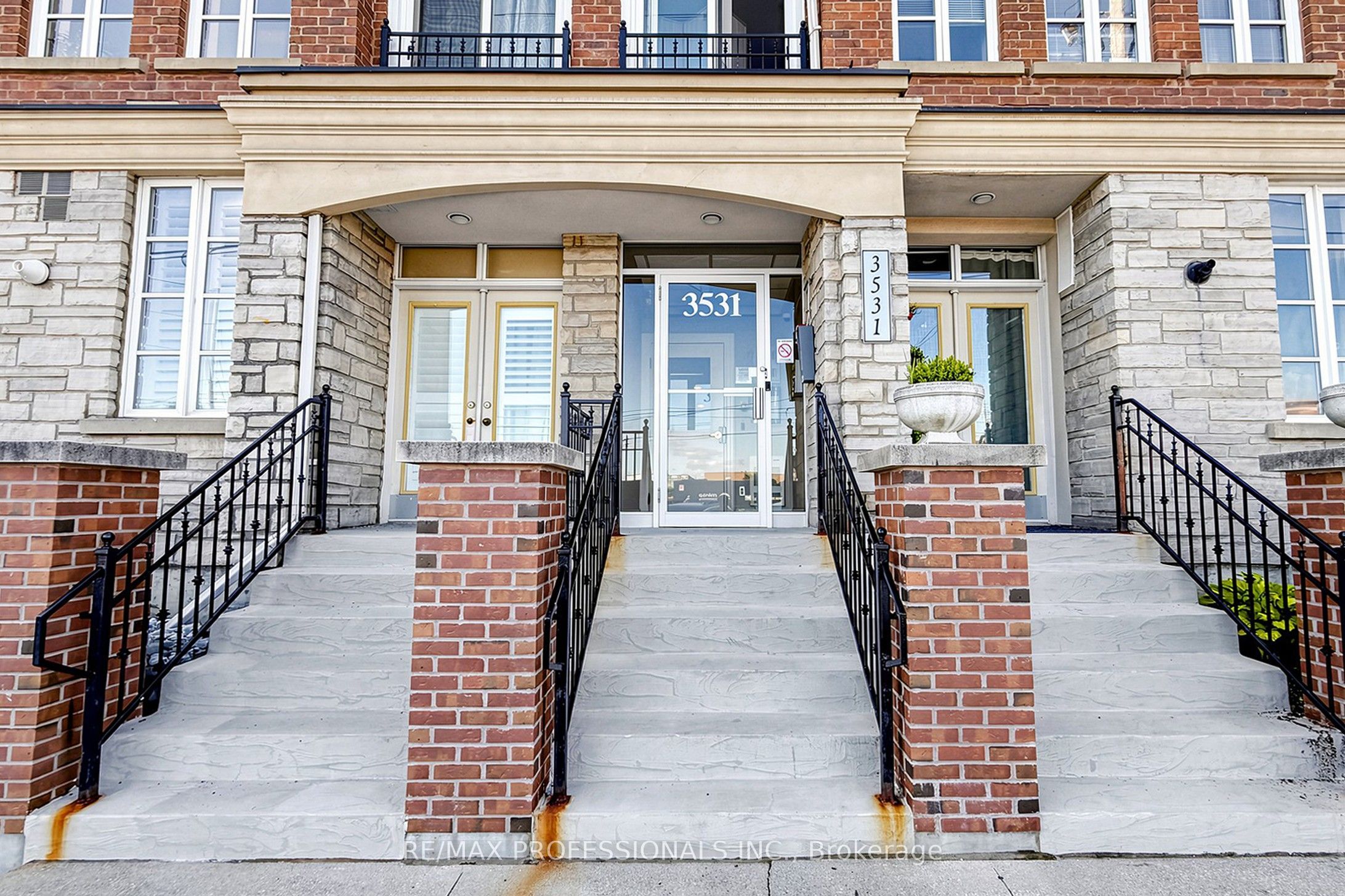 3531 Lake Shore Boulevard W 206, Toronto, ON M8W 1P4 photo 2