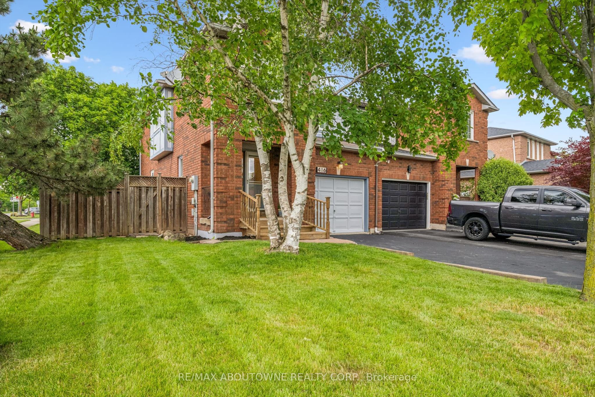 416 Marlatt Drive, Oakville, ON L6H 5X5 photo 2