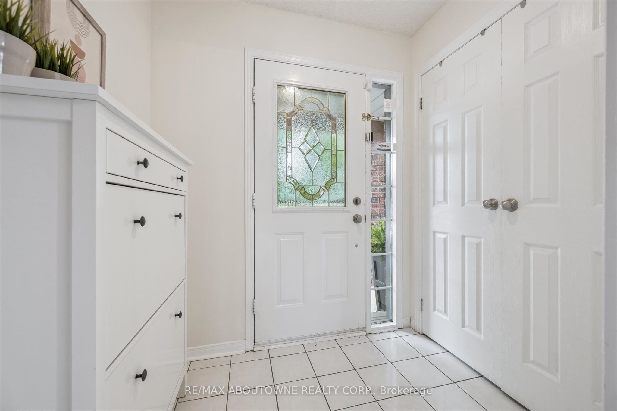 416 Marlatt Drive, Oakville, ON L6H 5X5 photo 4