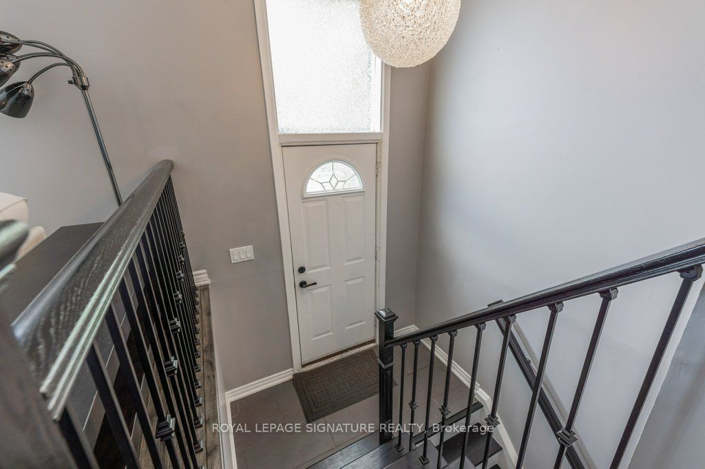 676 Abana Road, Mississauga, ON L5A 1H4 photo 2