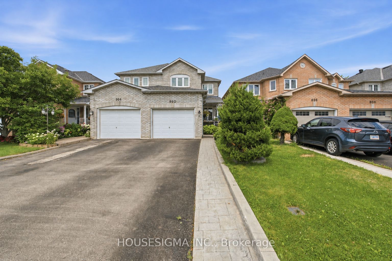 902 Applecroft Circle, Mississauga, ON L5V 2A7 photo 2
