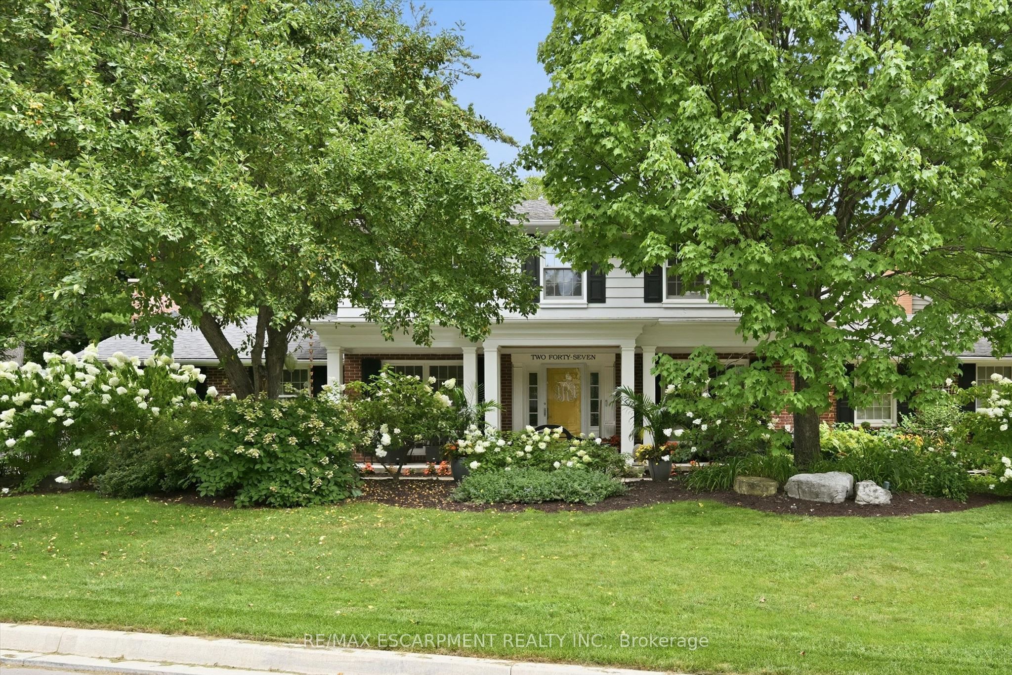 247 Linwood Crescent, Burlington, ON L7L 4A2 photo 3