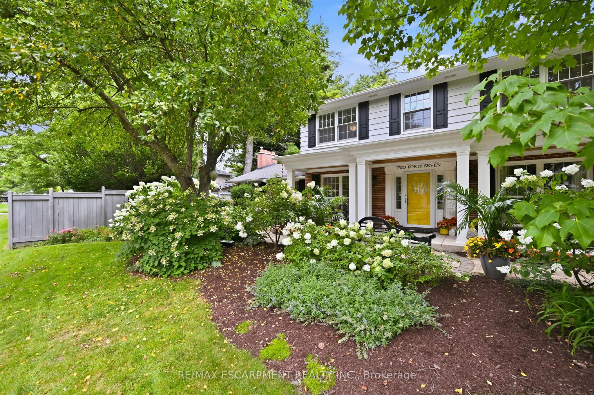 247 Linwood Crescent, Burlington, ON L7L 4A2 photo 4