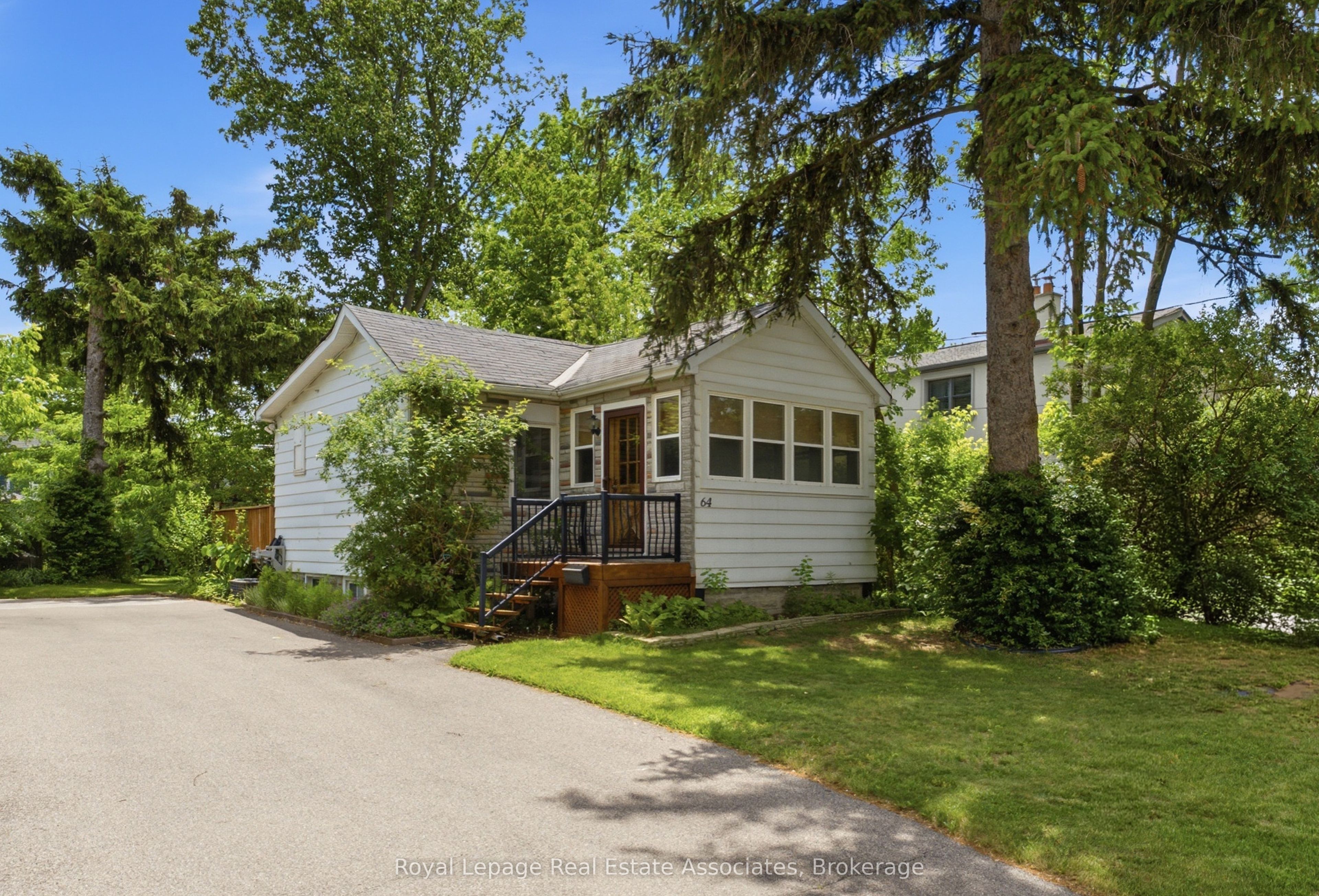 64 Eaglewood Boulevard, Mississauga, ON L5G 1V4