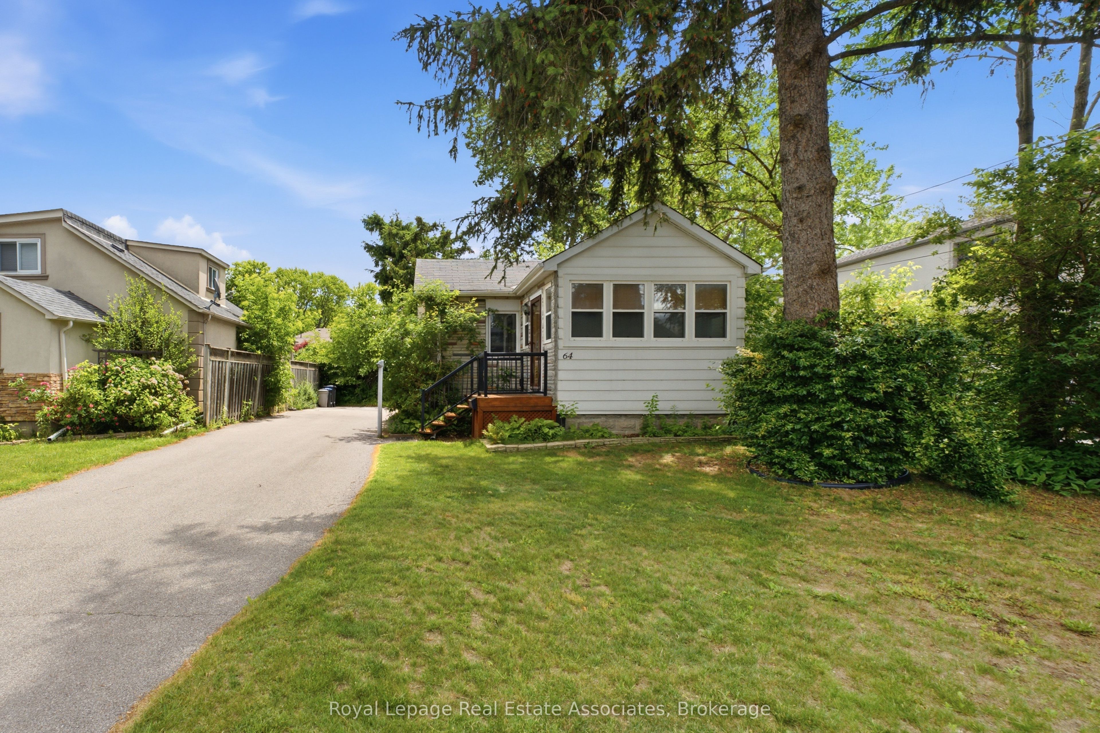 64 Eaglewood Boulevard, Mississauga, ON L5G 1V4 photo 3