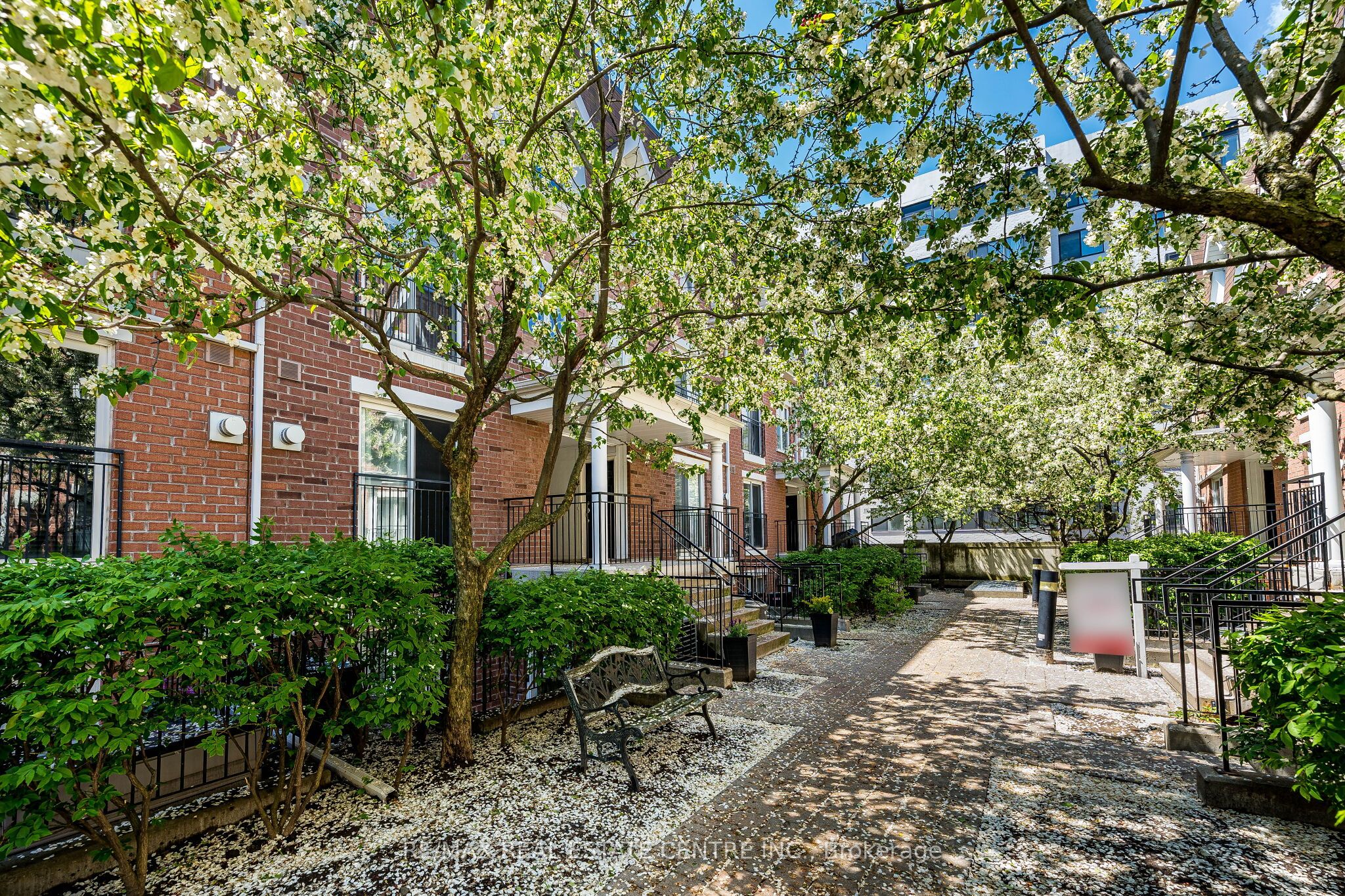 16 Laidlaw Street 920, Toronto, ON M6K 1X2 photo 2